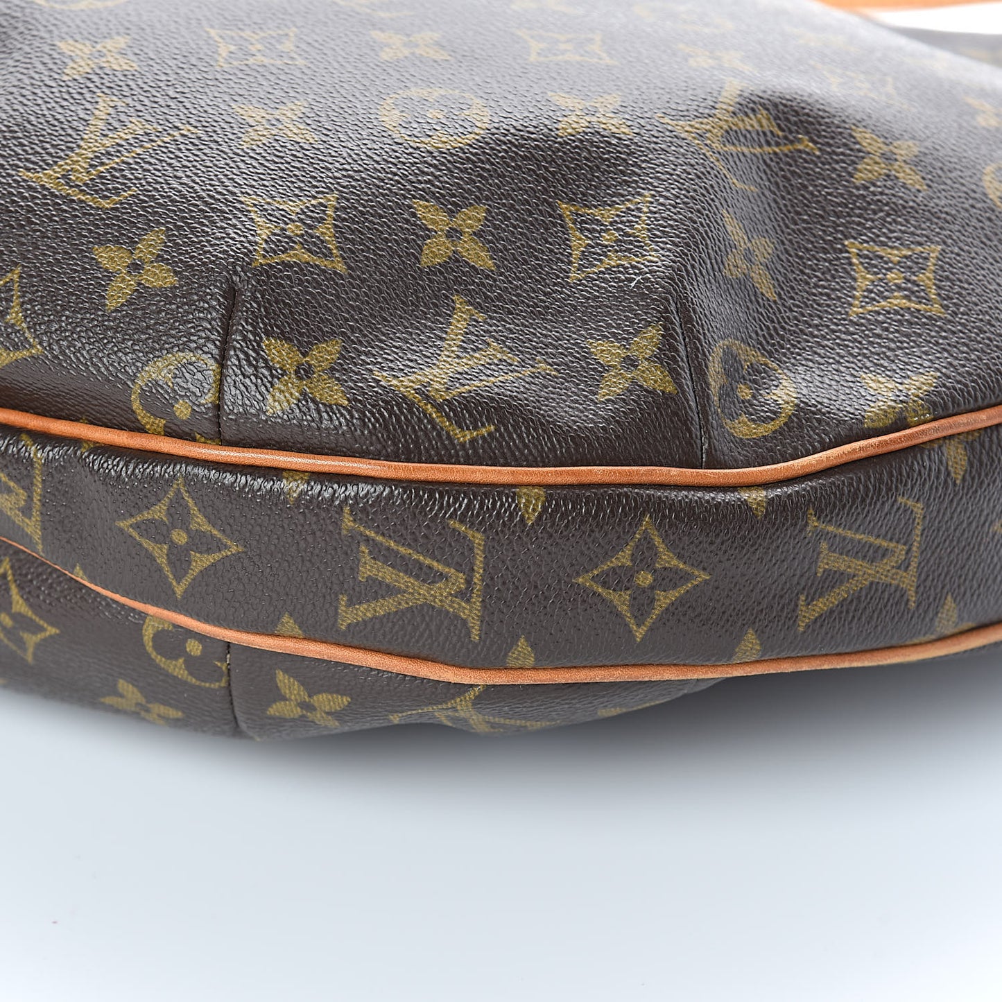 Monogram Croissant GM
