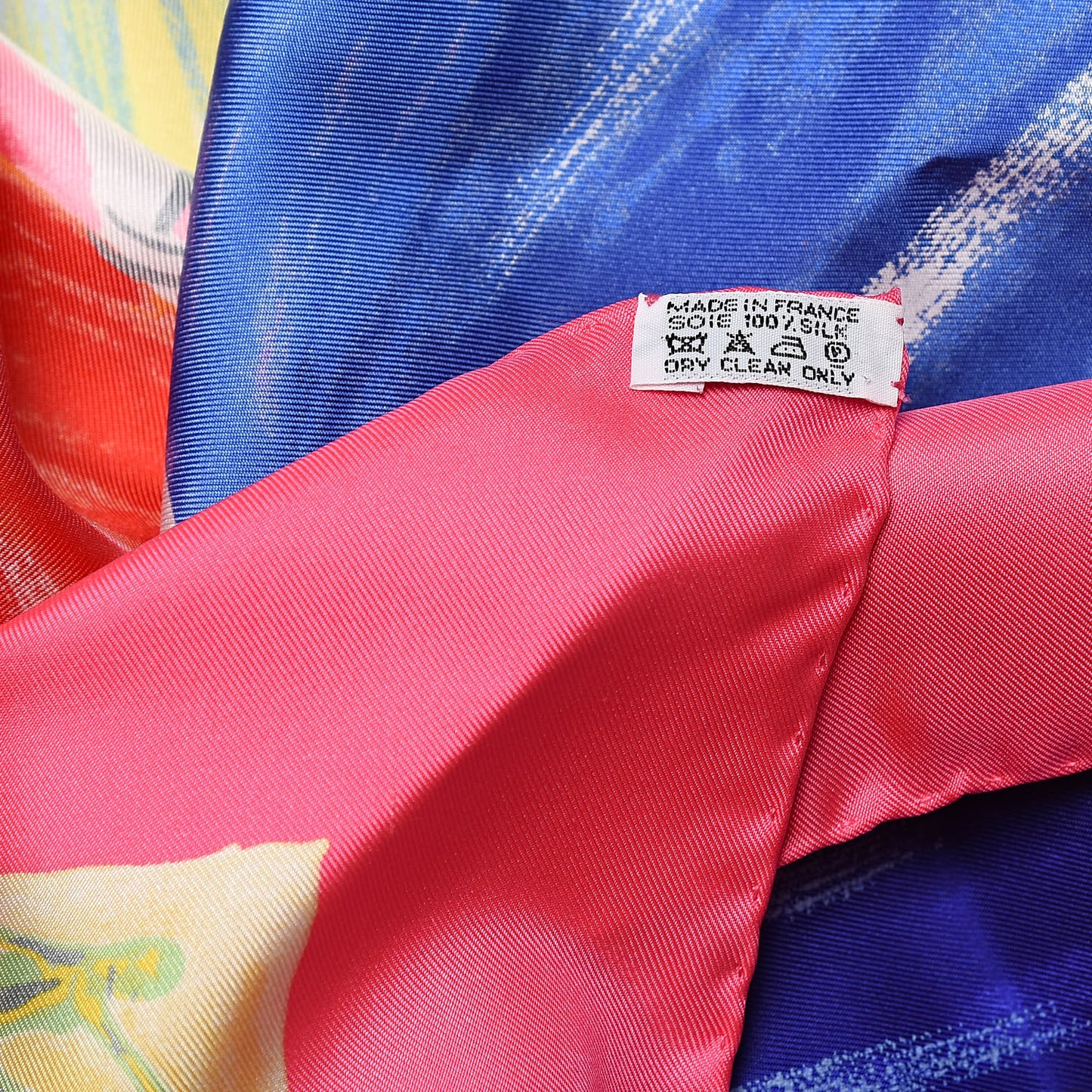 Silk Smile In Third Millenary Scarf 90