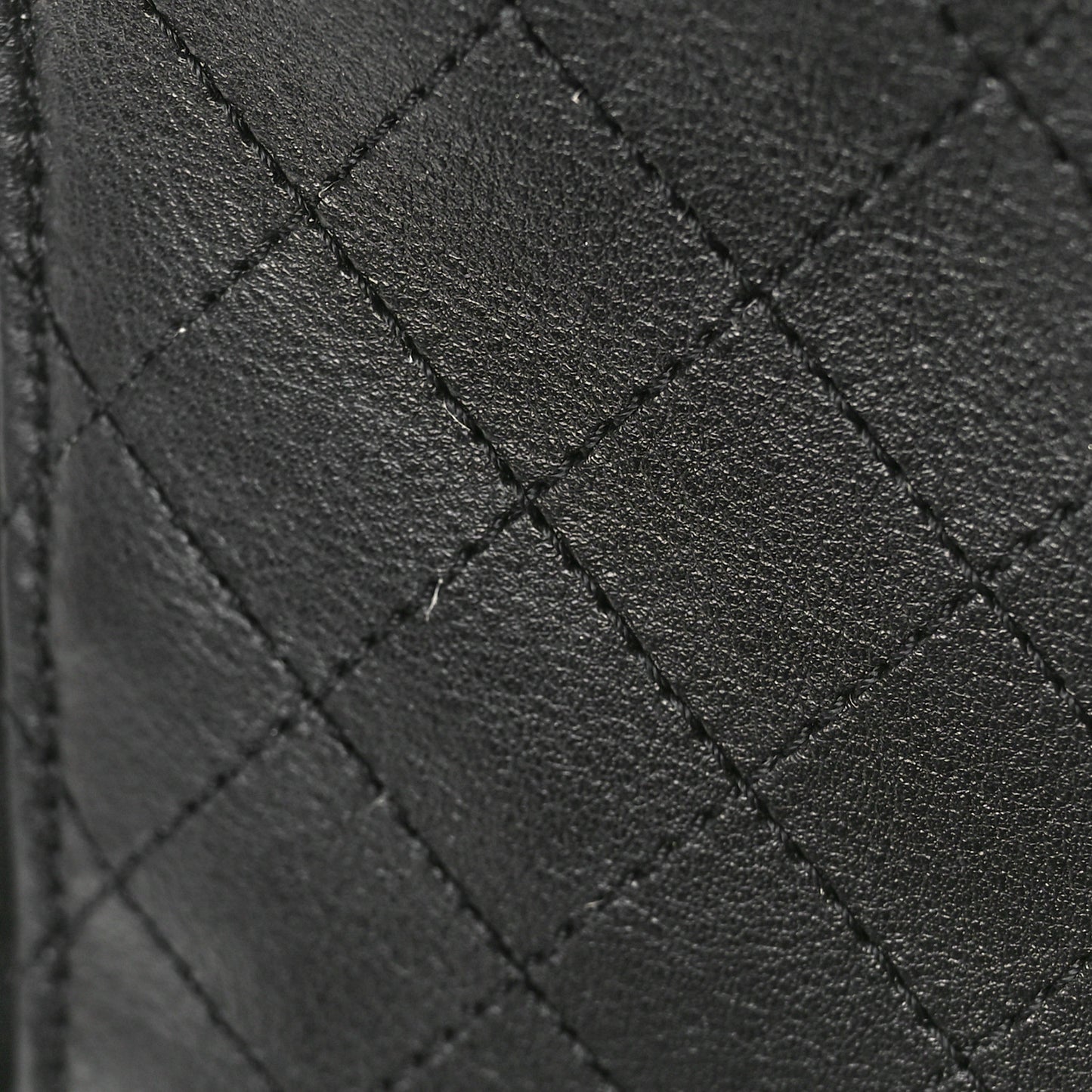Caviar Quilted Large CC Filigree Vanity Case Black