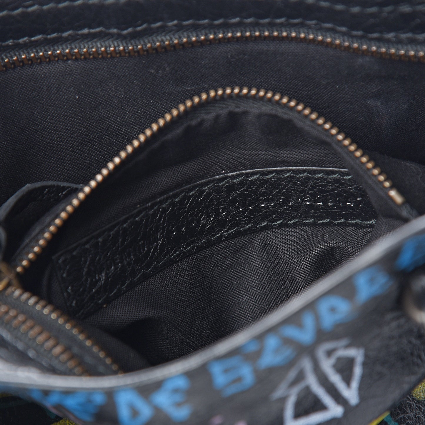 Agneau Arena Graffiti All Over Classic Hardware Mini City Black Multicolor