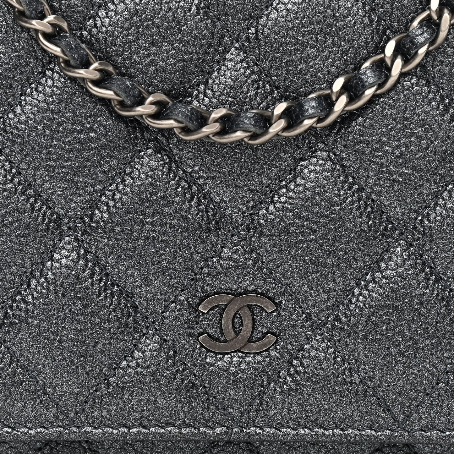 Iridescent Caviar Quilted Wallet On Chain WOC Black