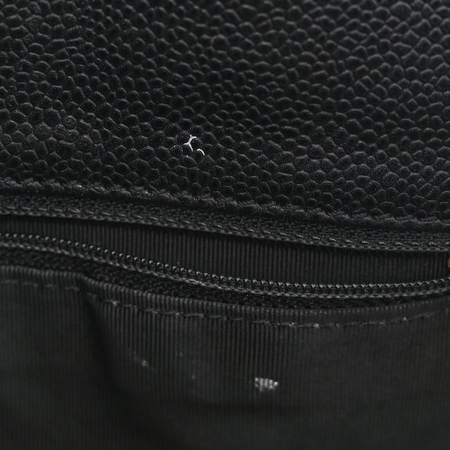 Caviar CC Shoulder Bag Black