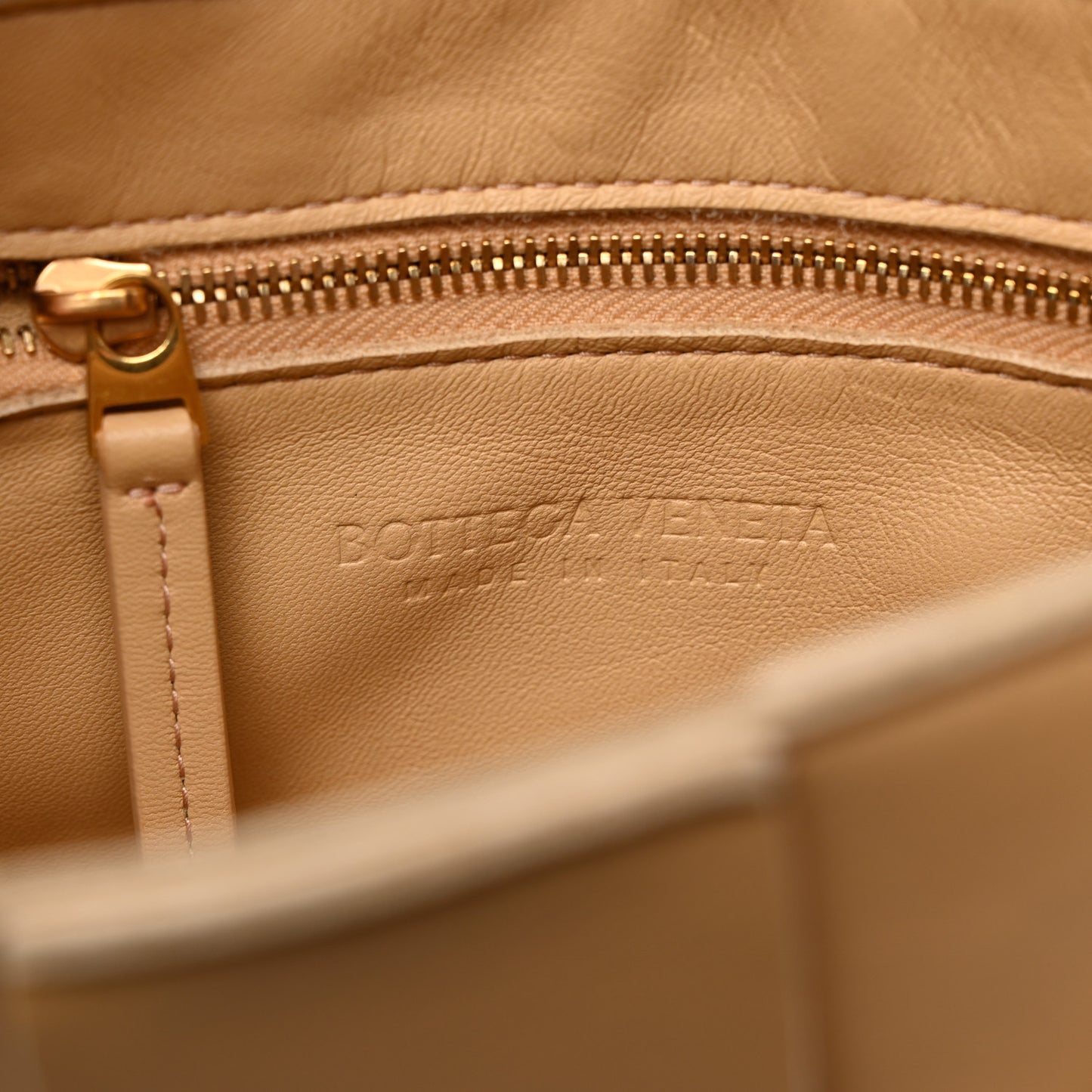 Lambskin Maxi Intrecciato Cassette Crossbody Bag Porridge