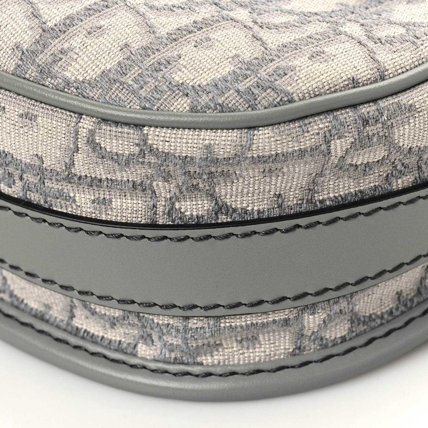 Oblique Medium Bobby Flap Gray