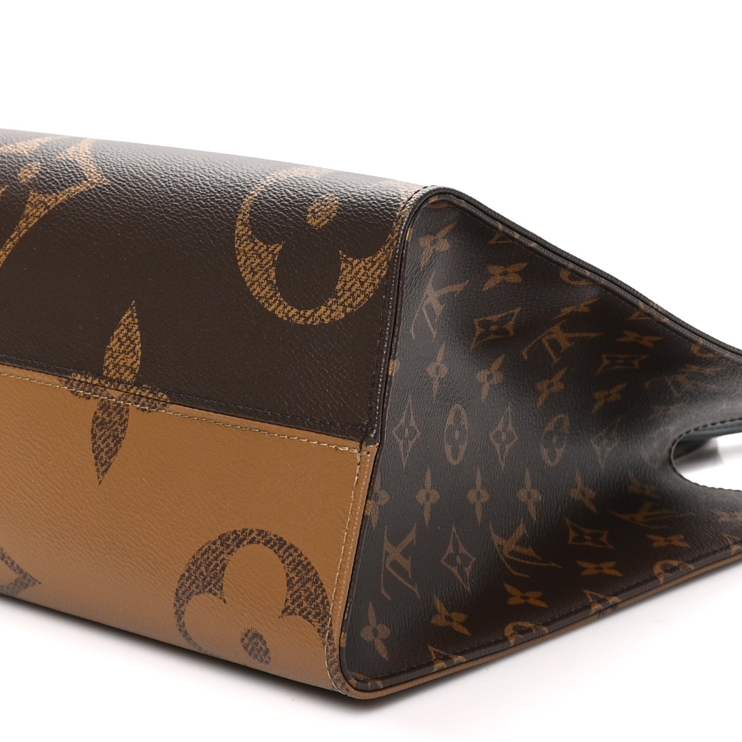 Reverse Monogram Giant Onthego MM