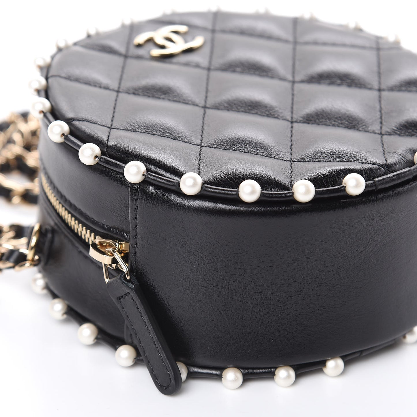 Calfskin Quilted Pearl Round Clutch With Chain Black