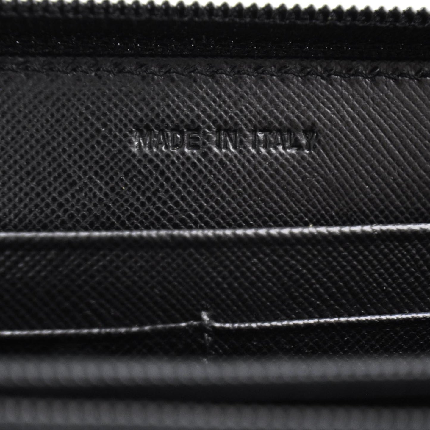 Saffiano Zip Around Wallet Nero