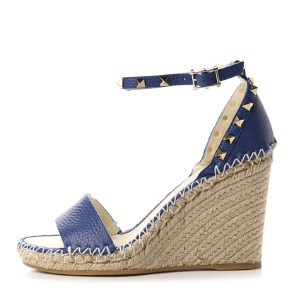 Valentino Garavani Grained Calfskin Rockstud Ankle Strap Espadrille 15/105mm Wedge Sandals 38 Blu Delft Natural 1 of 10