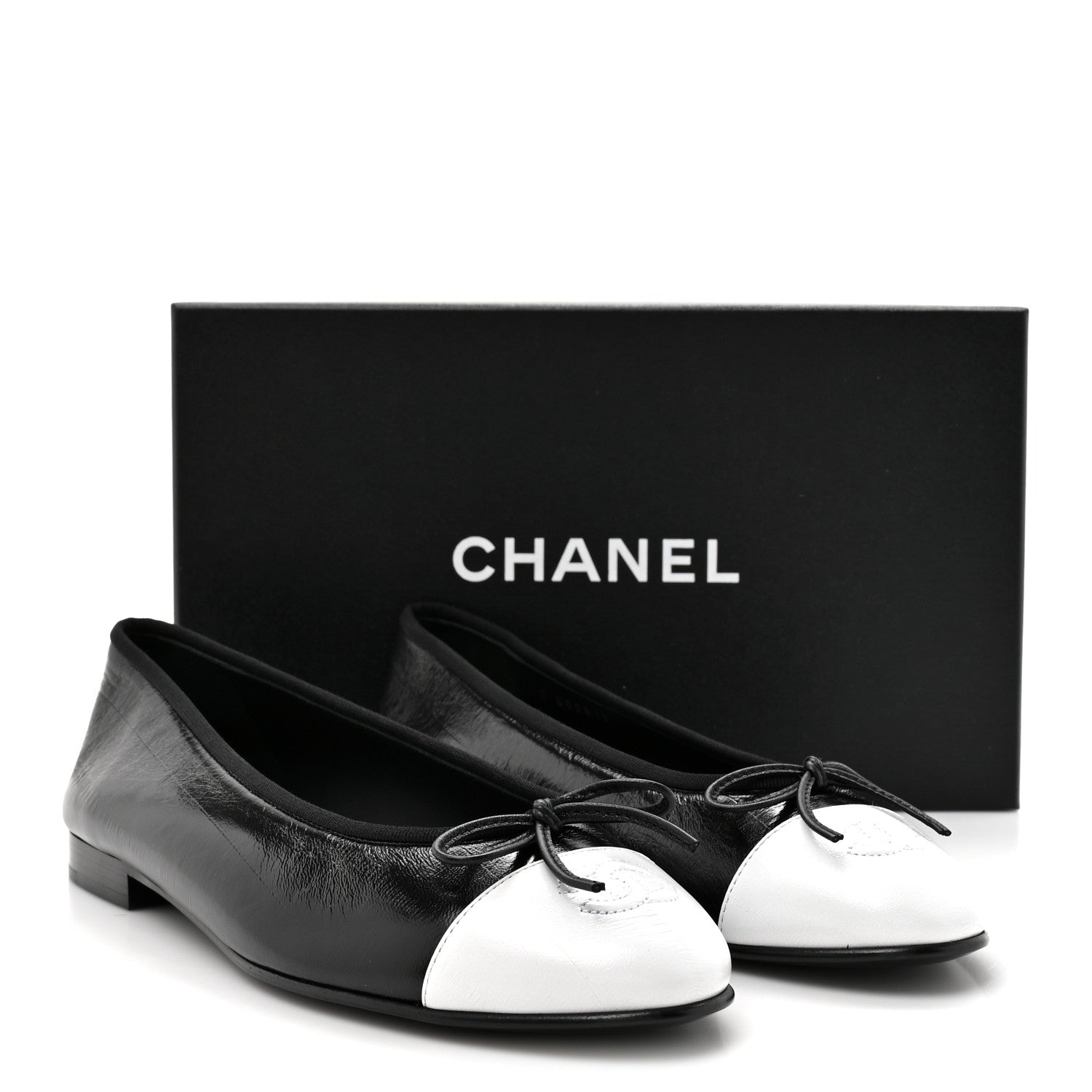 Chanel Crumpled Shiny Lambskin CC Cap Toe Ballerina Flats 40 Black White 11 of 11