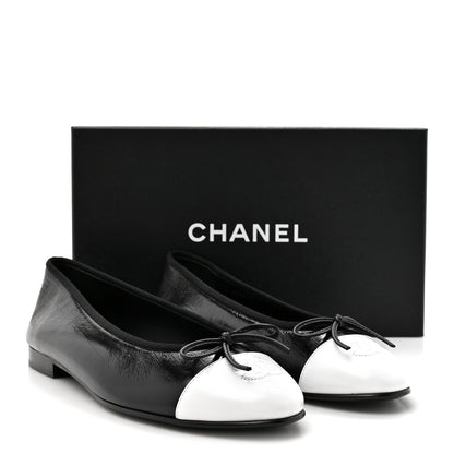 Chanel Crumpled Shiny Lambskin CC Cap Toe Ballerina Flats 40 Black White 11 of 11