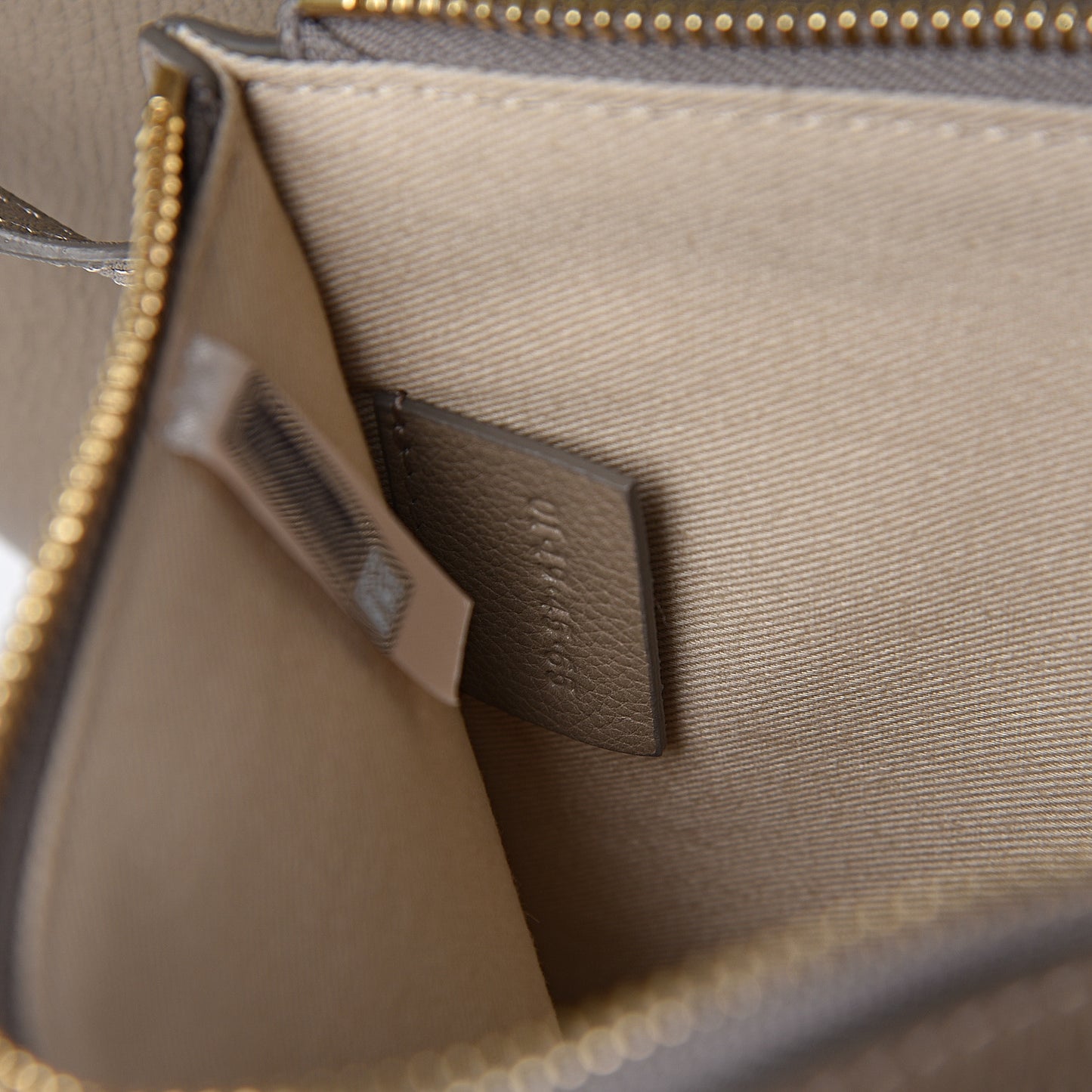 Smooth Calfskin Medium Vick Tote Motty Grey