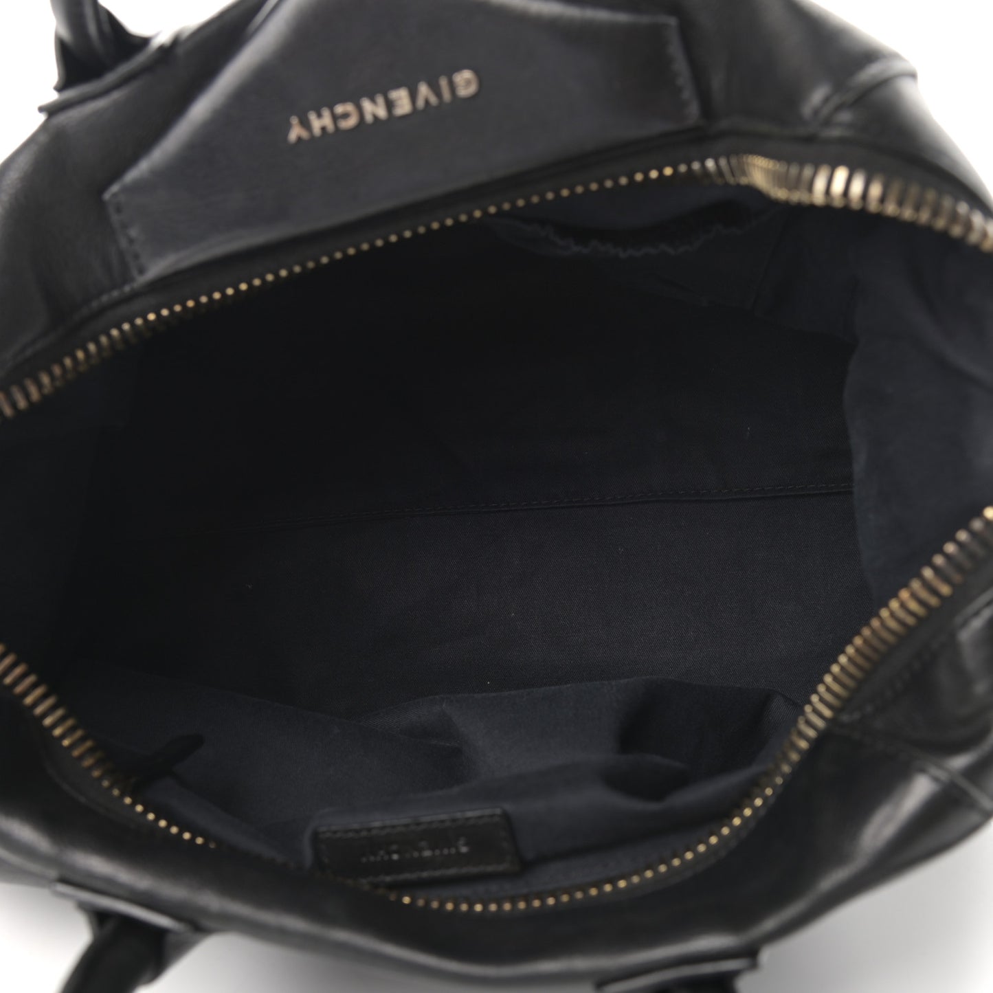 Smooth Calfskin Medium Soft Antigona Black