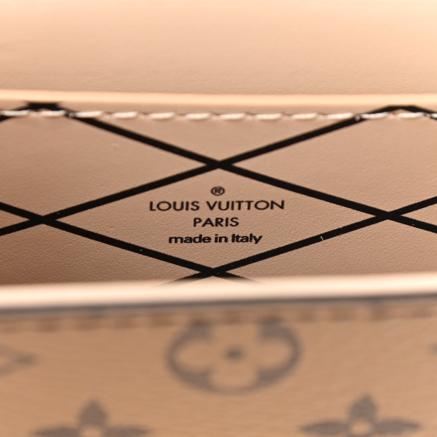 Reverse Monogram Pochette Trunk Verticale
