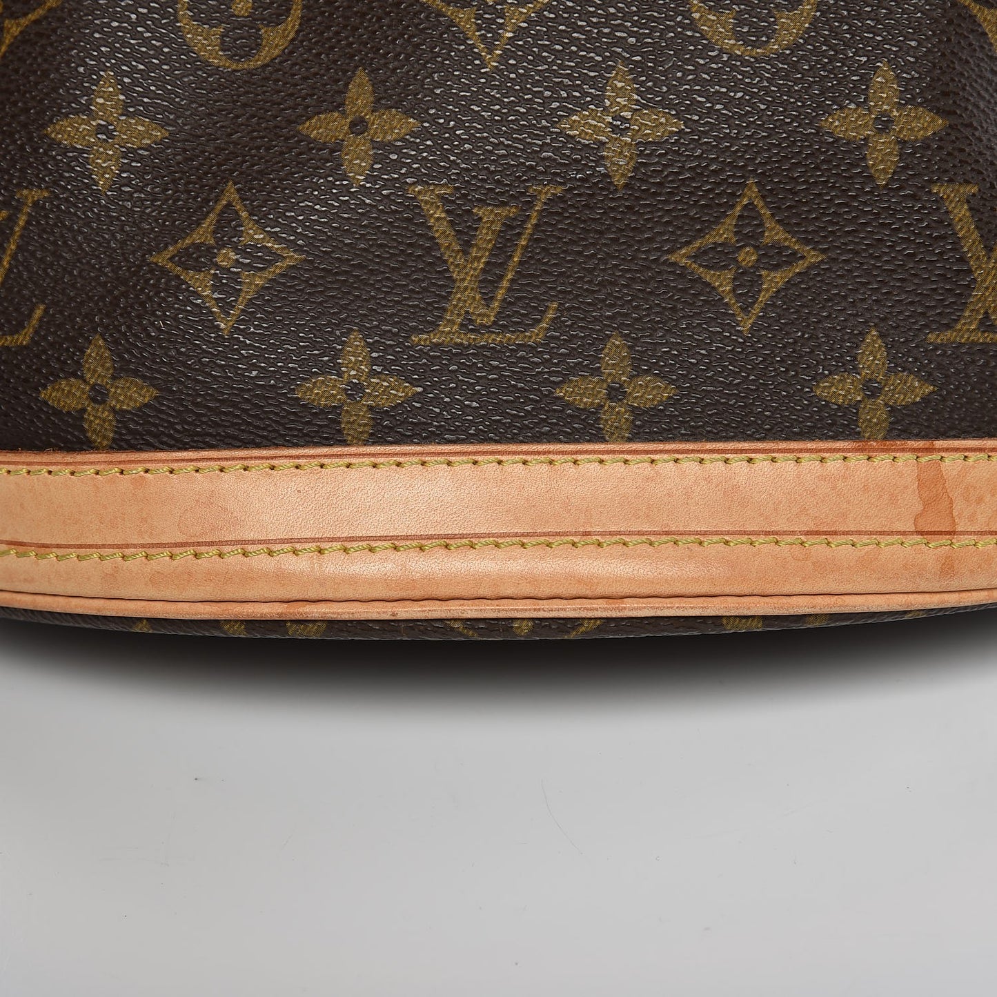 Monogram Petit Bucket 23