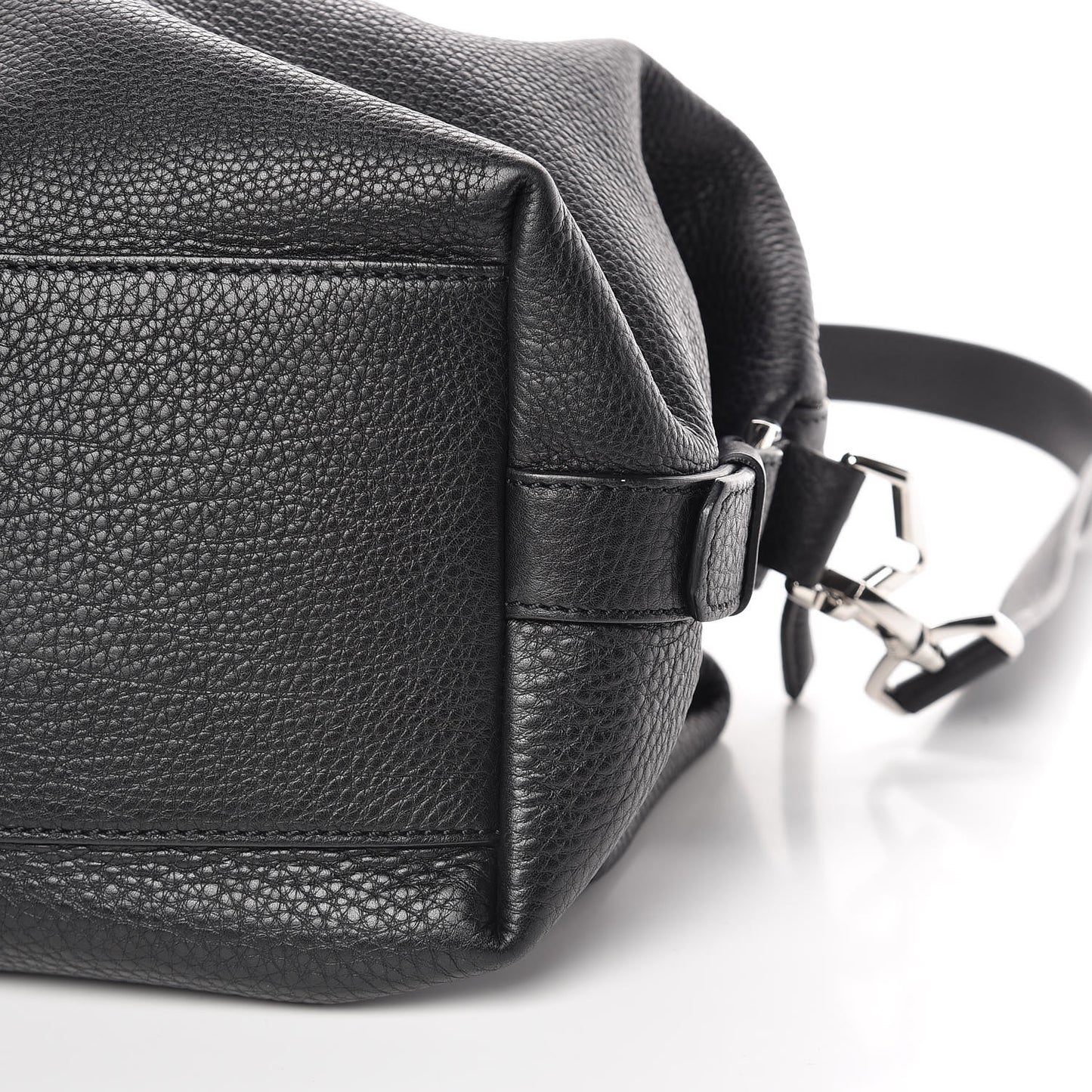 Waxy Grained Calfskin Medium Nightingale Black