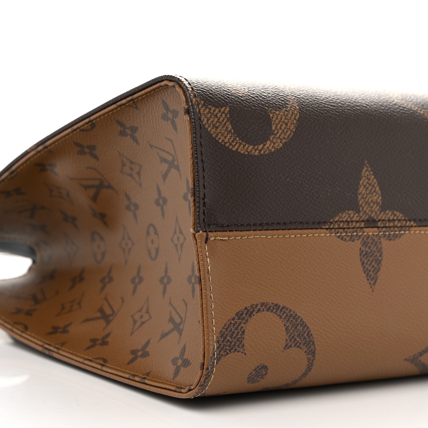 Louis Vuitton Reverse Monogram Giant Onthego MM 8 of 11