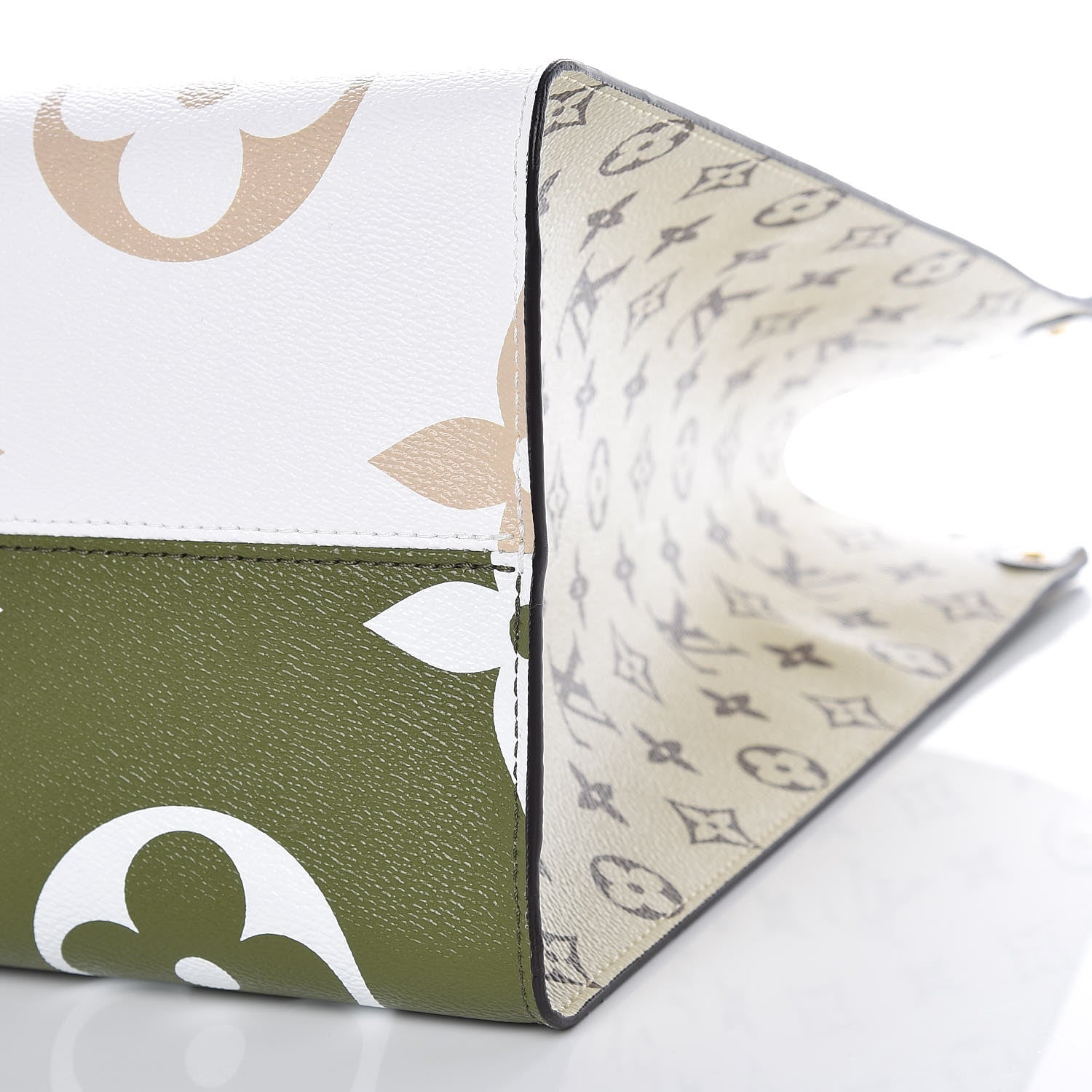 Louis Vuitton Monogram Giant Onthego GM Kaki Beige 10 of 11