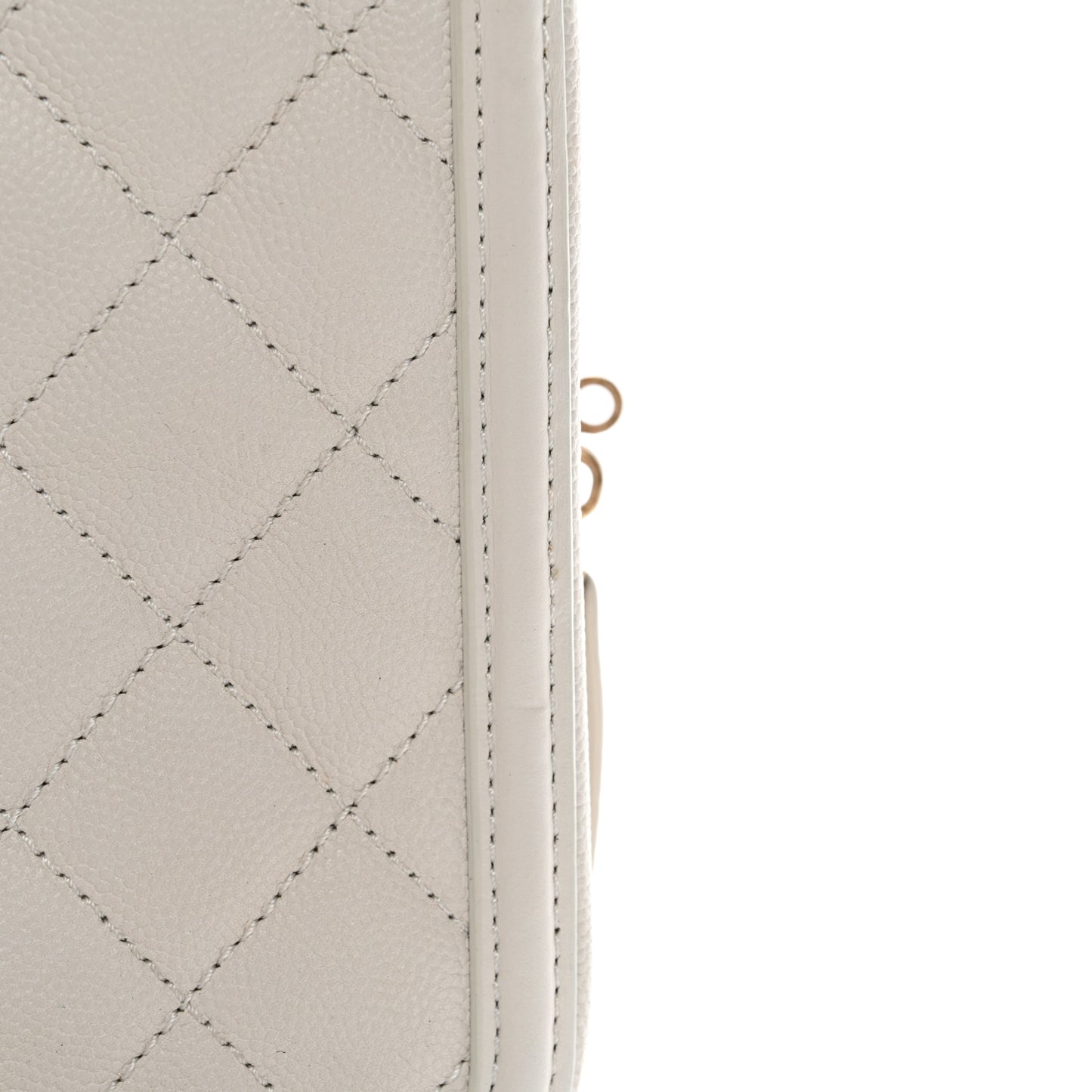 Caviar Quilted Medium CC Filigree Vanity Case White