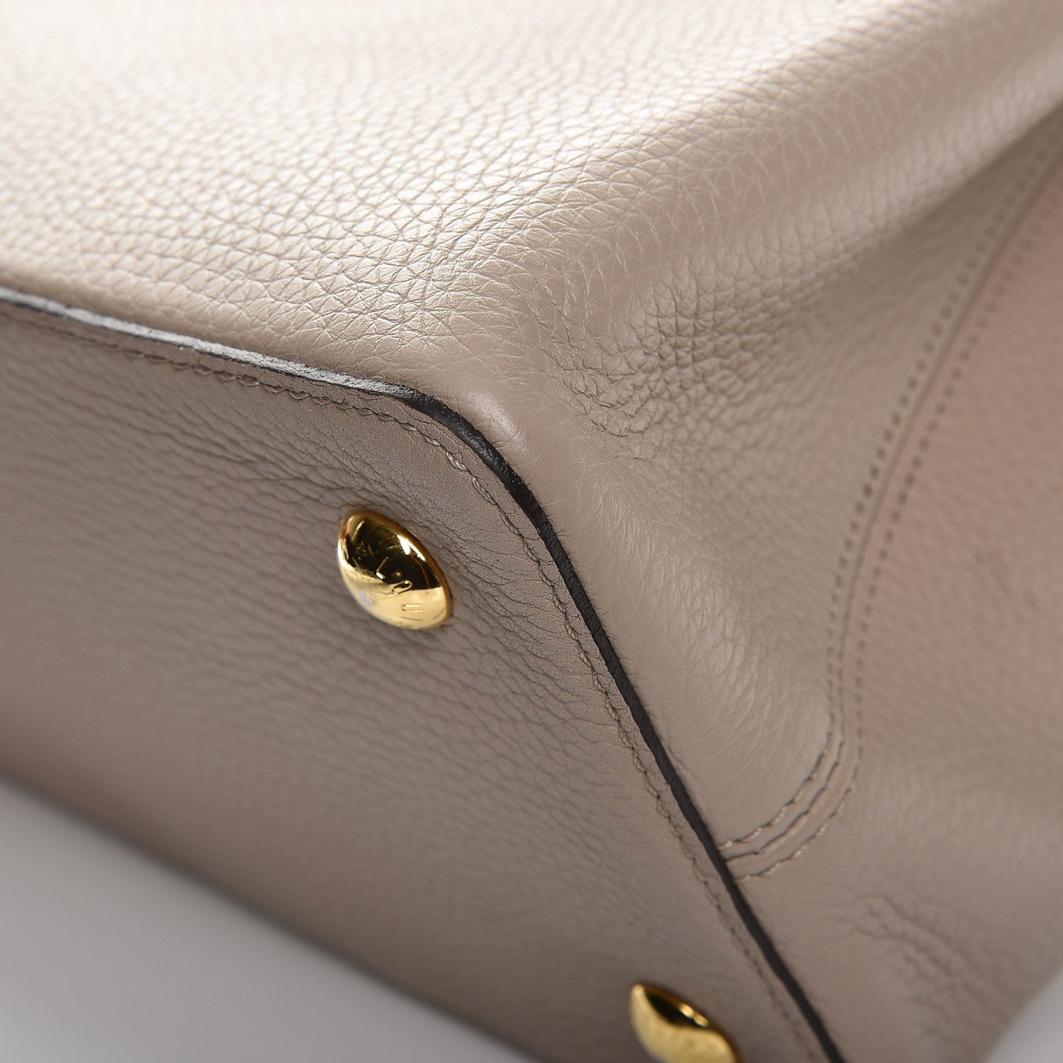 Louis Vuitton Taurillon Capucines MM Galet 9 of 10