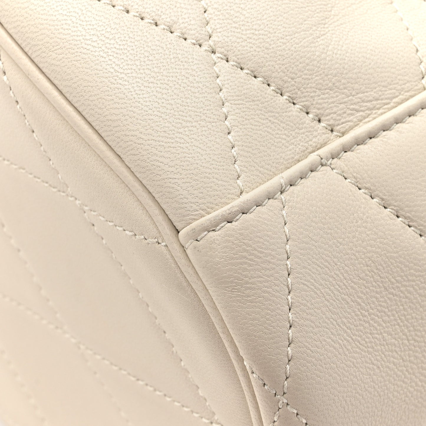 Lambskin Quilted Le Maillon Bucket Bag Crema Soft