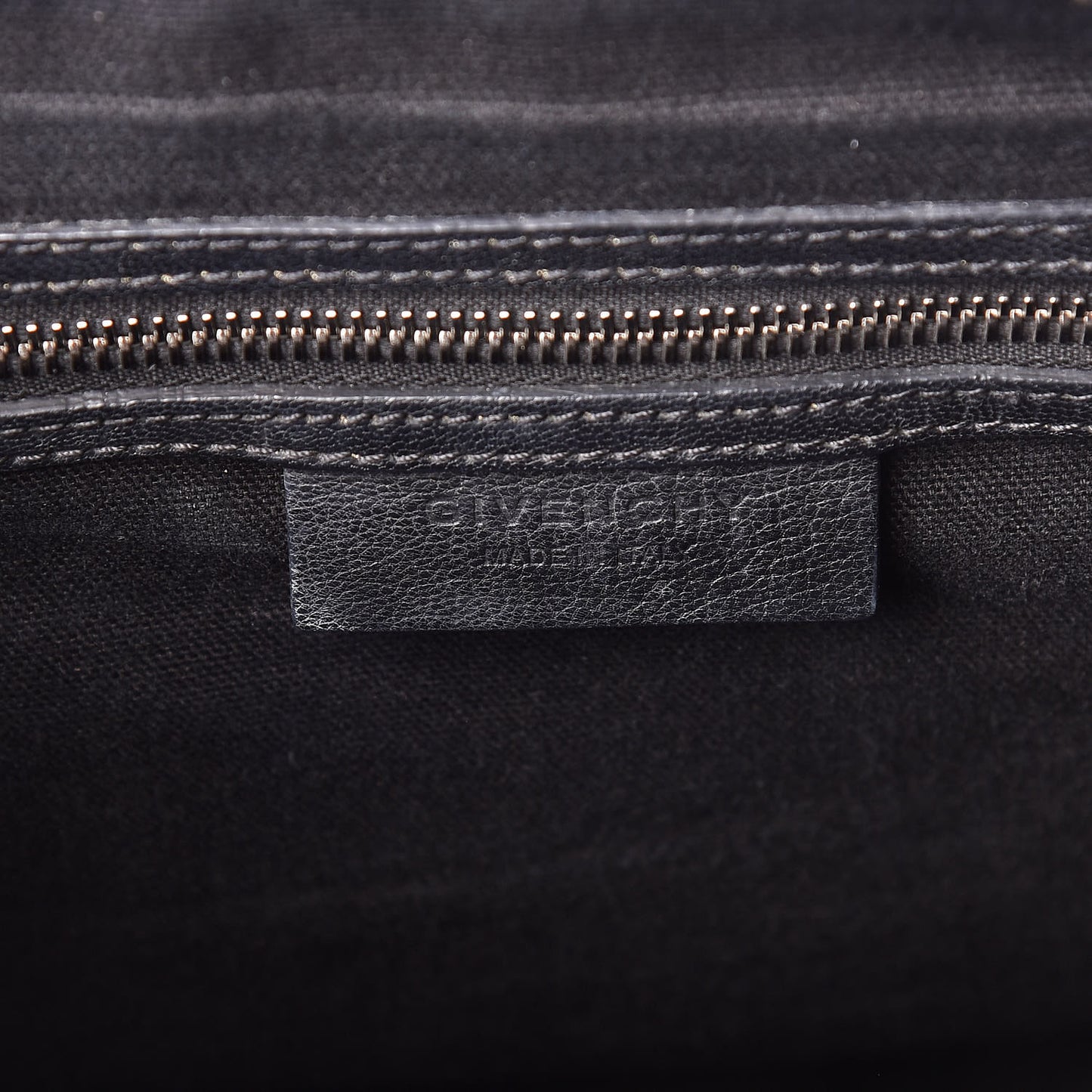 Sugar Goatskin Medium Antigona Black