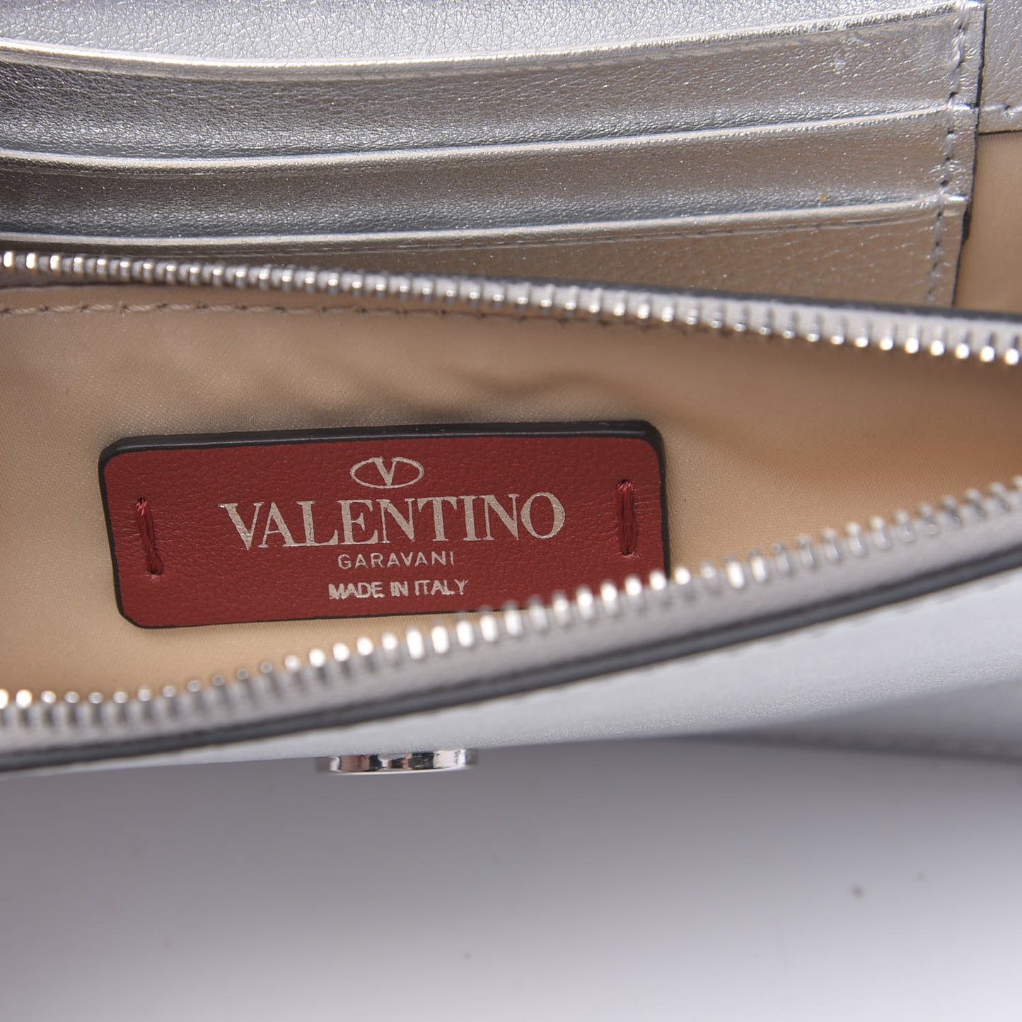 Metallic Calfskin Rockstud No Limit Wallet On Chain Silver