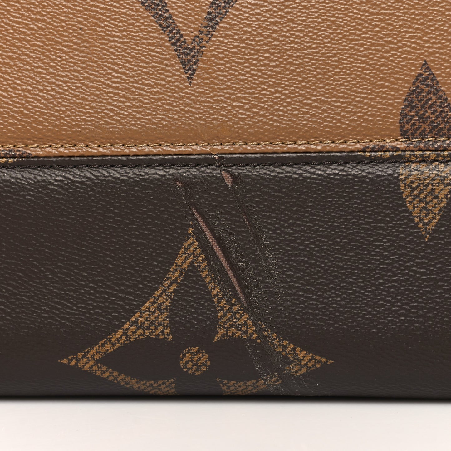 Reverse Monogram Giant Onthego MM