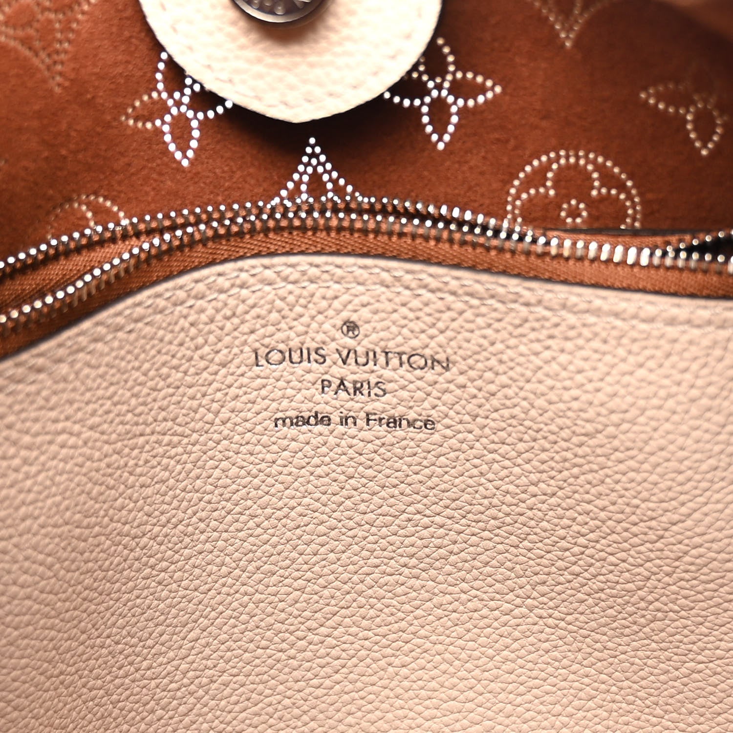 Louis Vuitton LOUIS VUITTON Mahina Carmel Hobo Creme 6 of 9