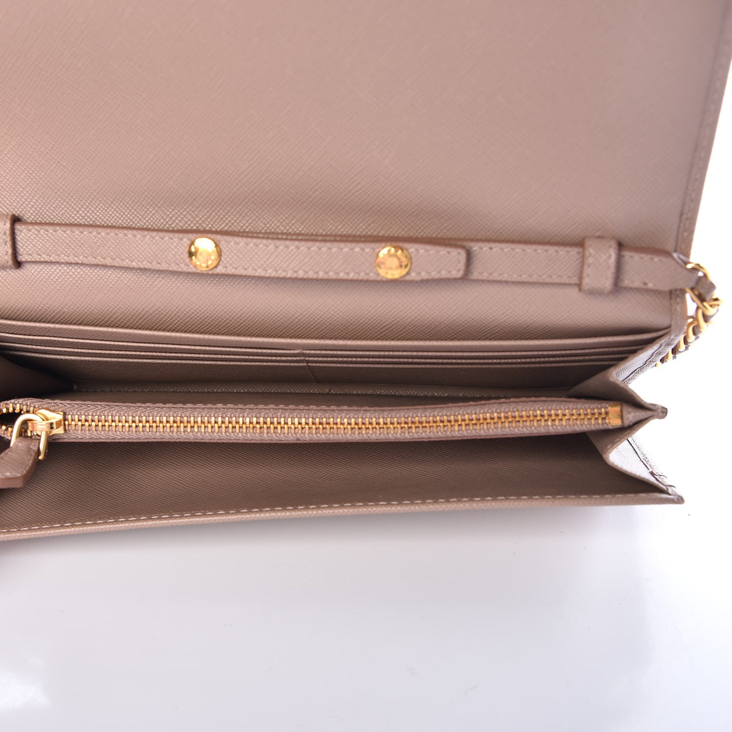 Saffiano Metal Oro Chain Wallet Cammeo