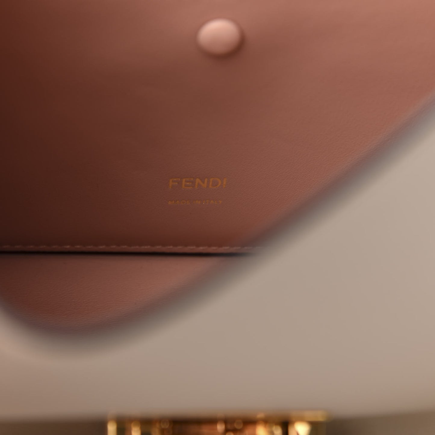 Vitello Grace Matte F is Fendi Kan U Shoulder Bag Nuvola