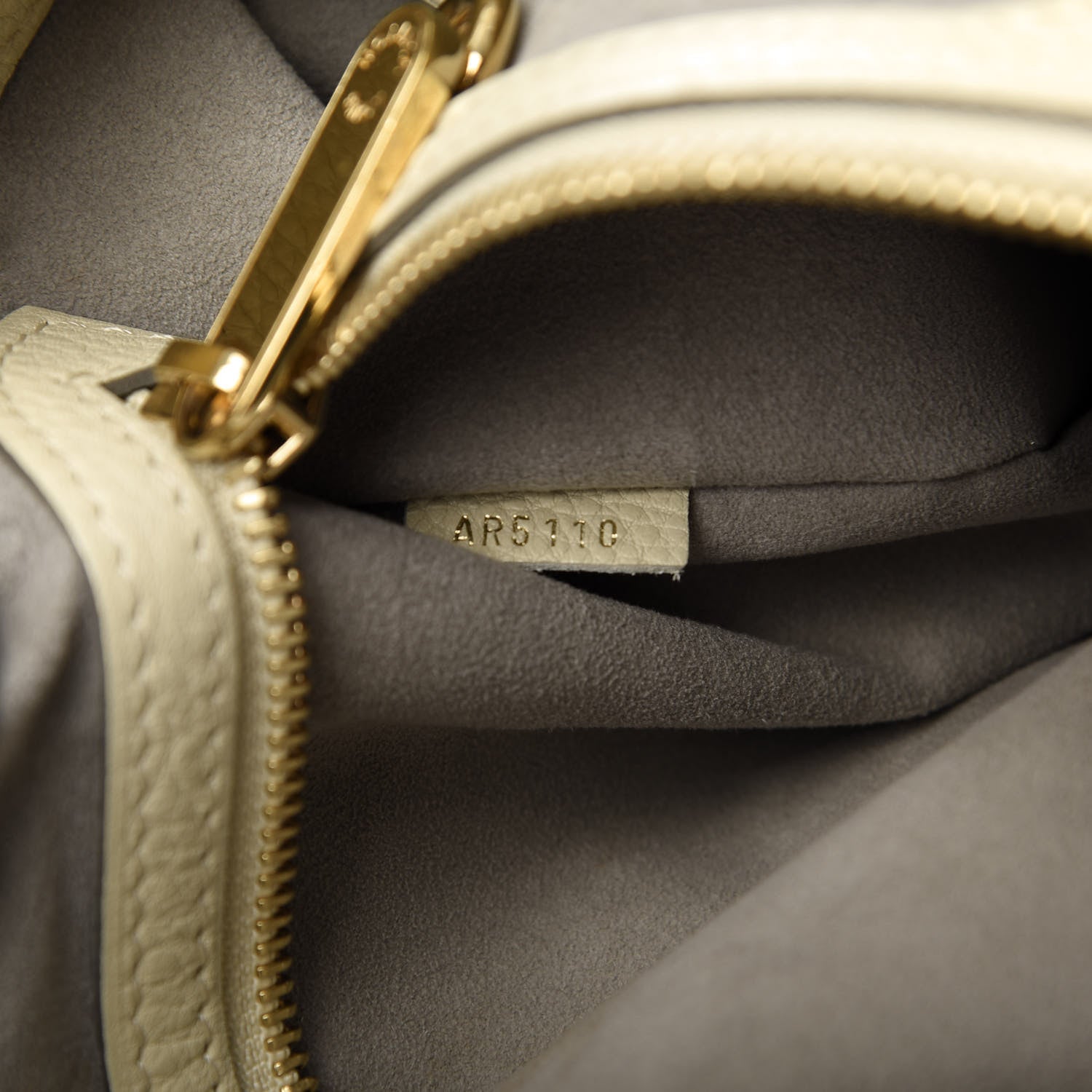 Louis Vuitton Mahina Cirrus MM Ivory 9 of 13