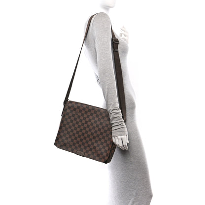 Louis Vuitton Damier Ebene District MM 2 of 9