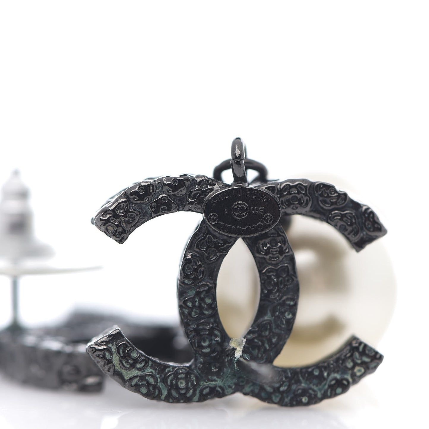 Pearl CC Drop Camelia Earrings Black Pearly White