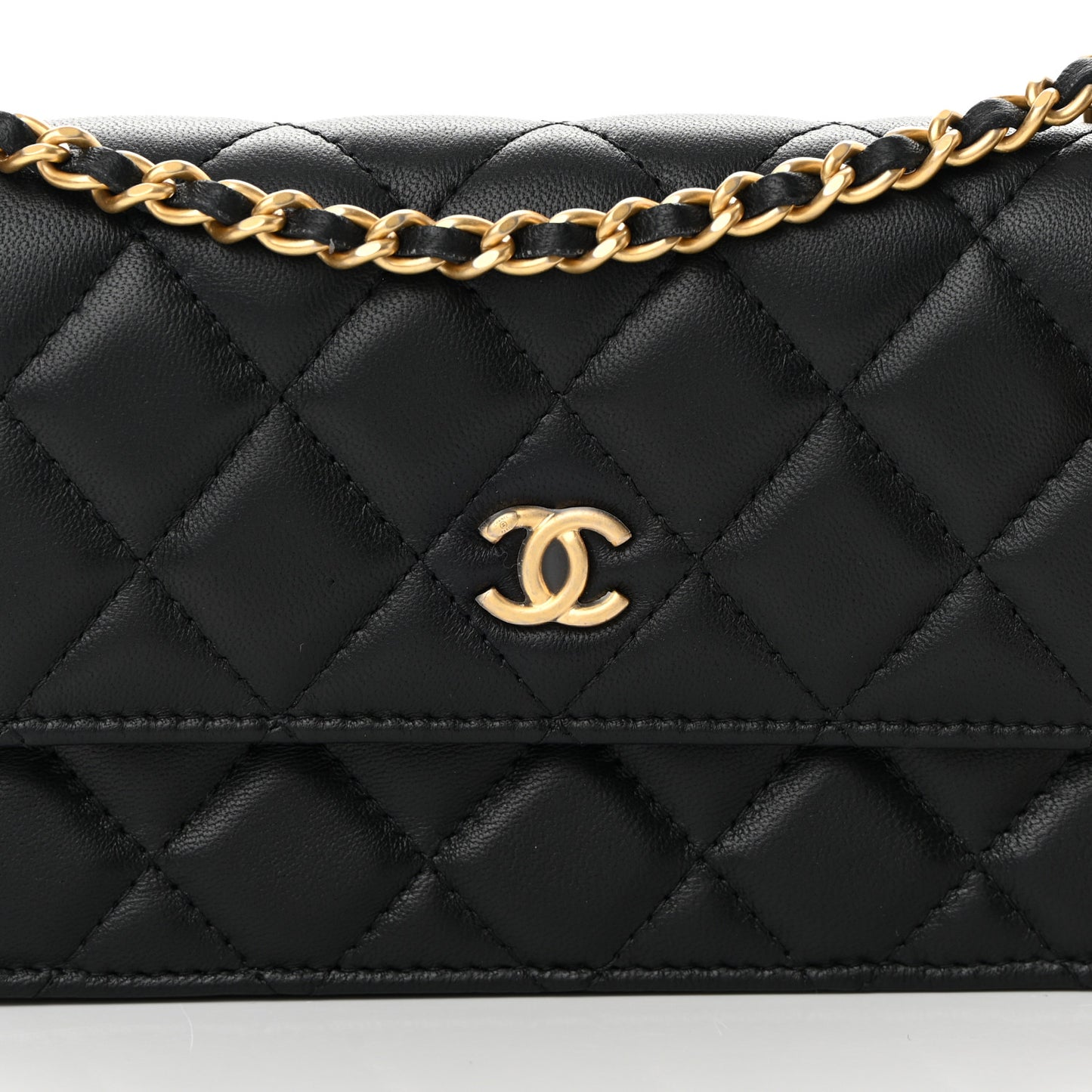 Lambskin Pearl Crush Quilted Flap Phone Holder With Chain Black