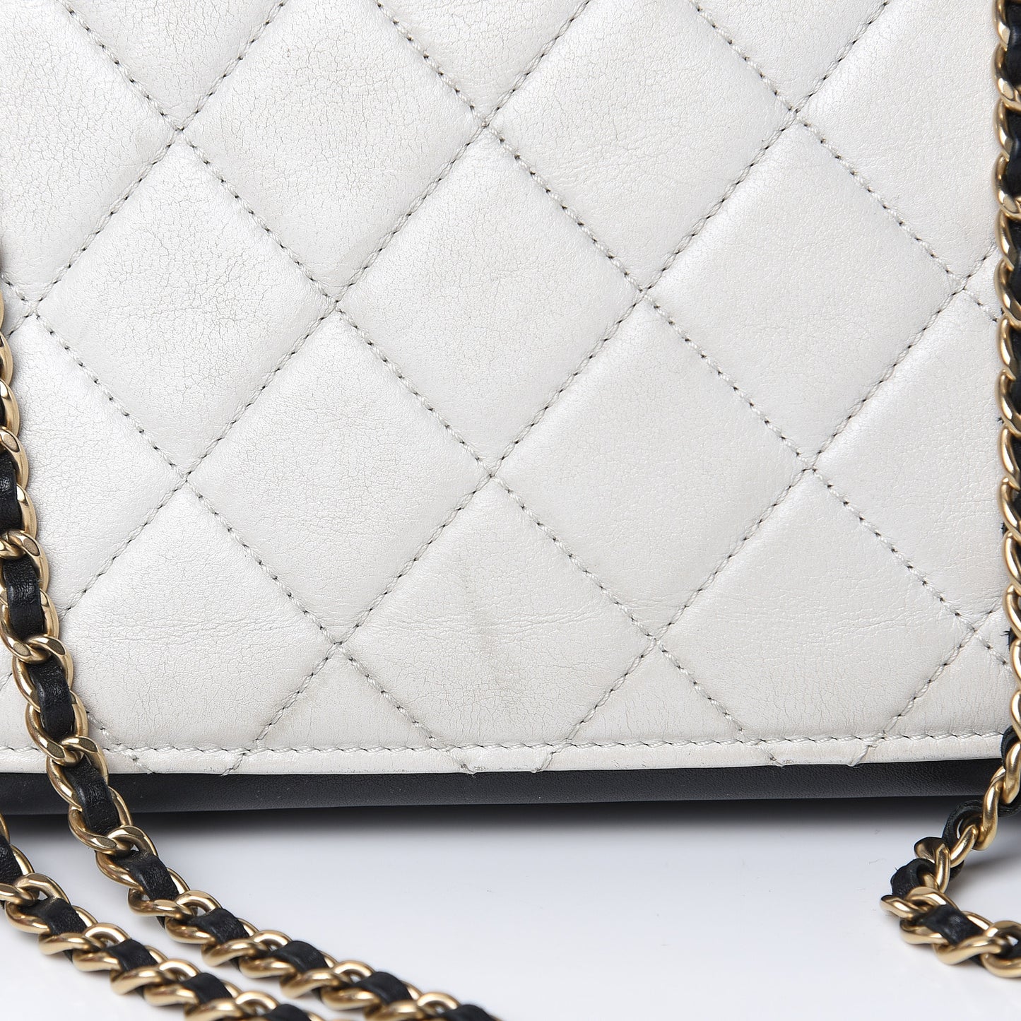 Lambskin Quilted Graphic Medium Flap White Black