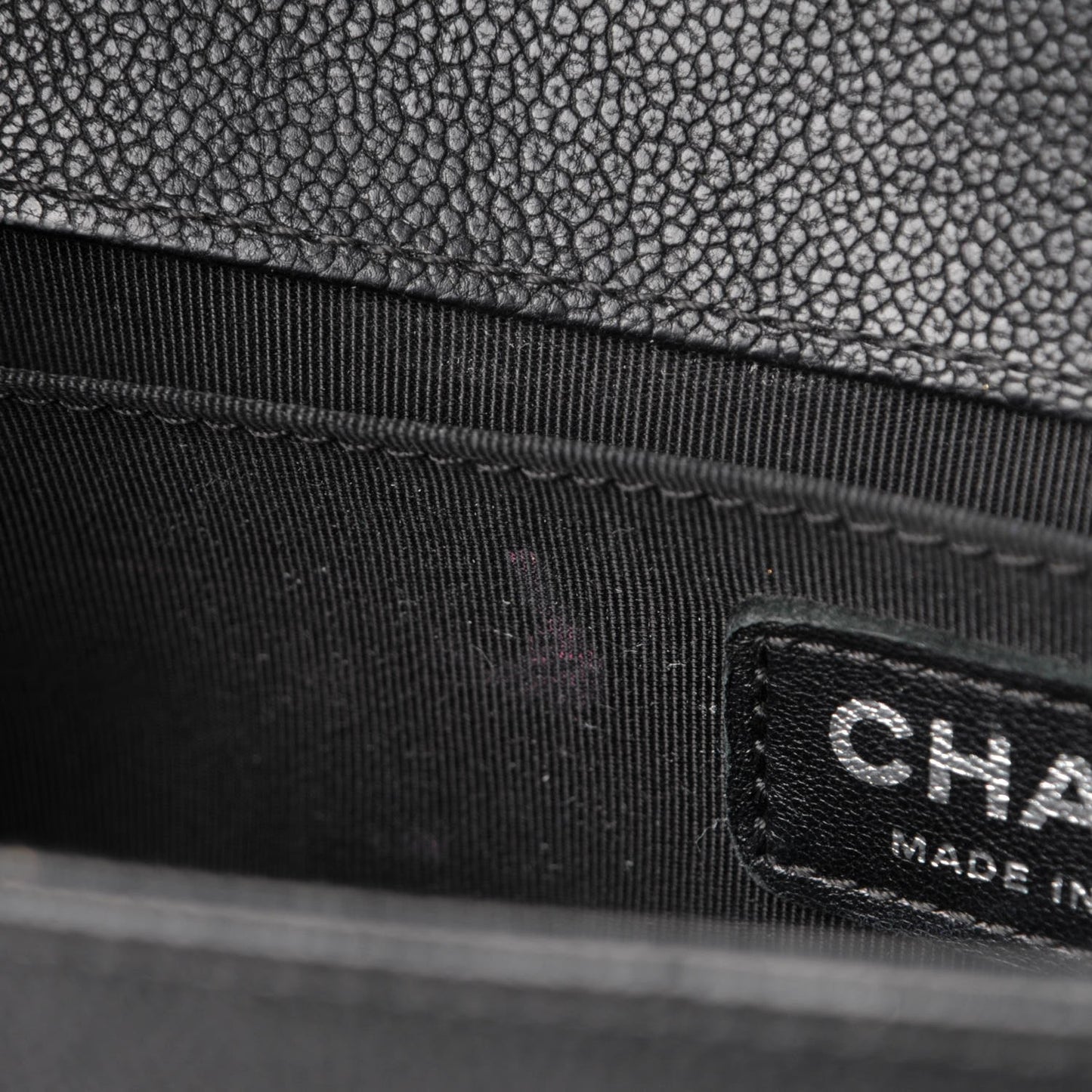 Caviar Quilted Medium Boy Flap Black