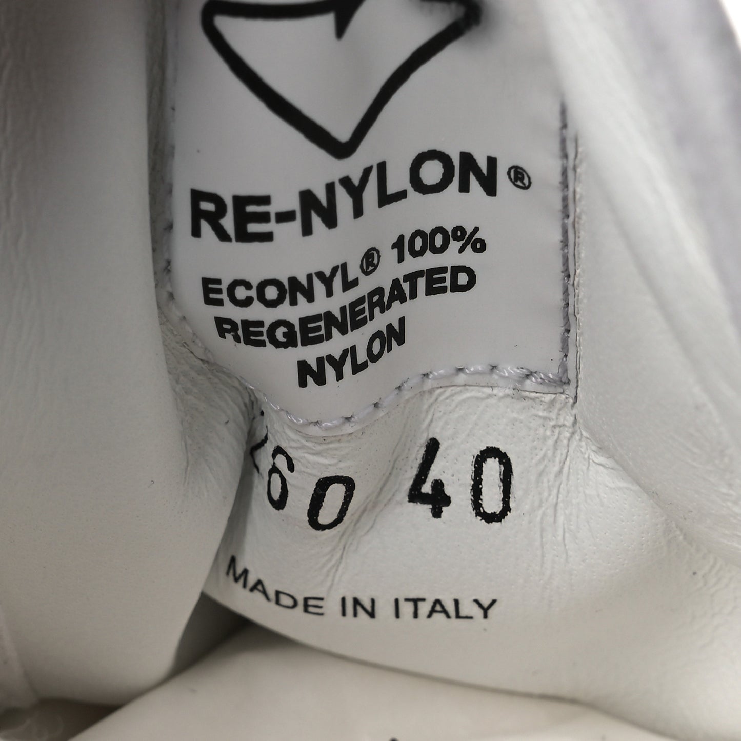 Re-Nylon Gabardine Triangle Logo Double Wheel 50mm Sneakers 40 White