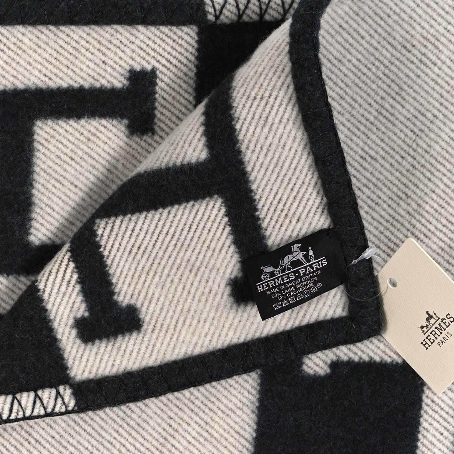 Wool Cashmere Signature Avalon Blanket Black