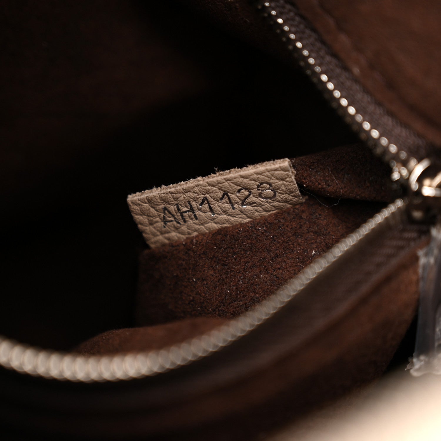 Louis Vuitton Mahina Babylone Chain BB Galet 7 of 10