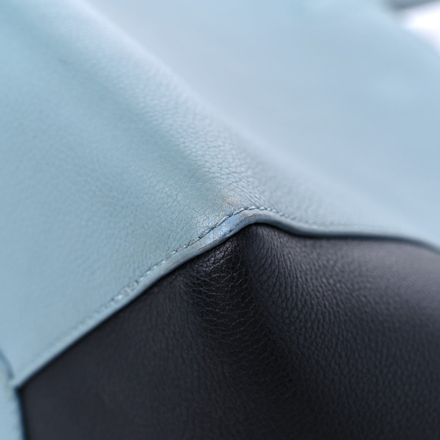 Calfskin Lockme Cabas Sky Black