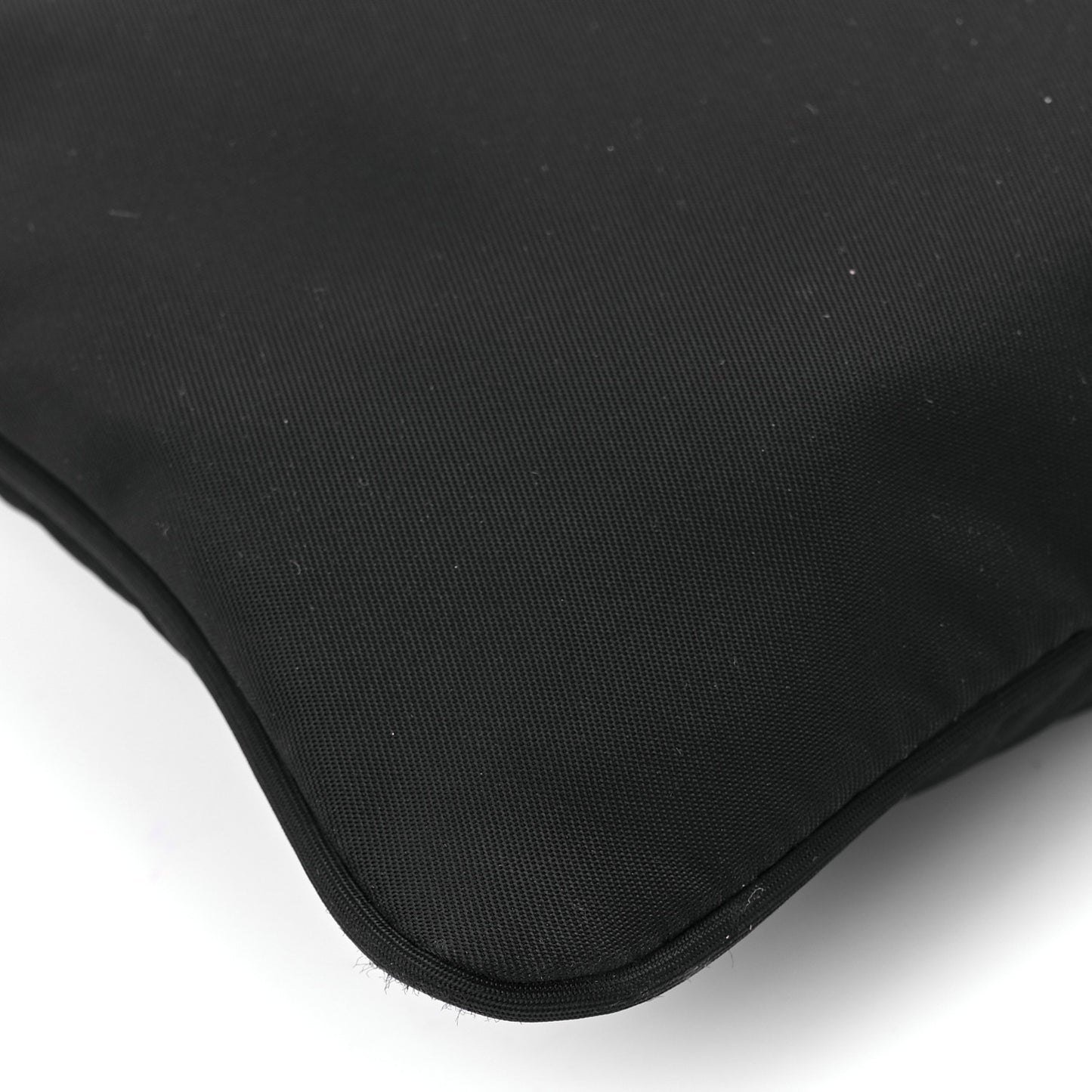 Re-Nylon Vela Pouch Black