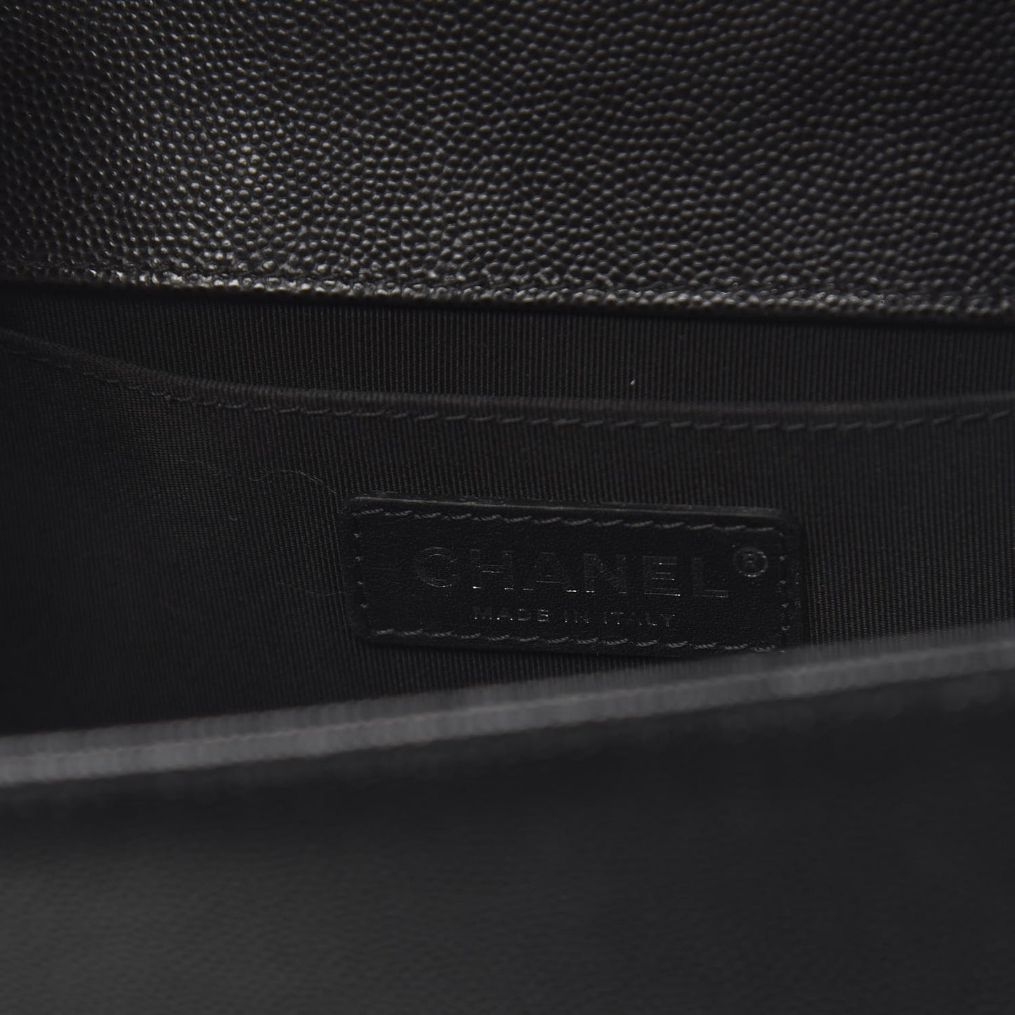 Caviar Quilted Medium Boy Flap Black