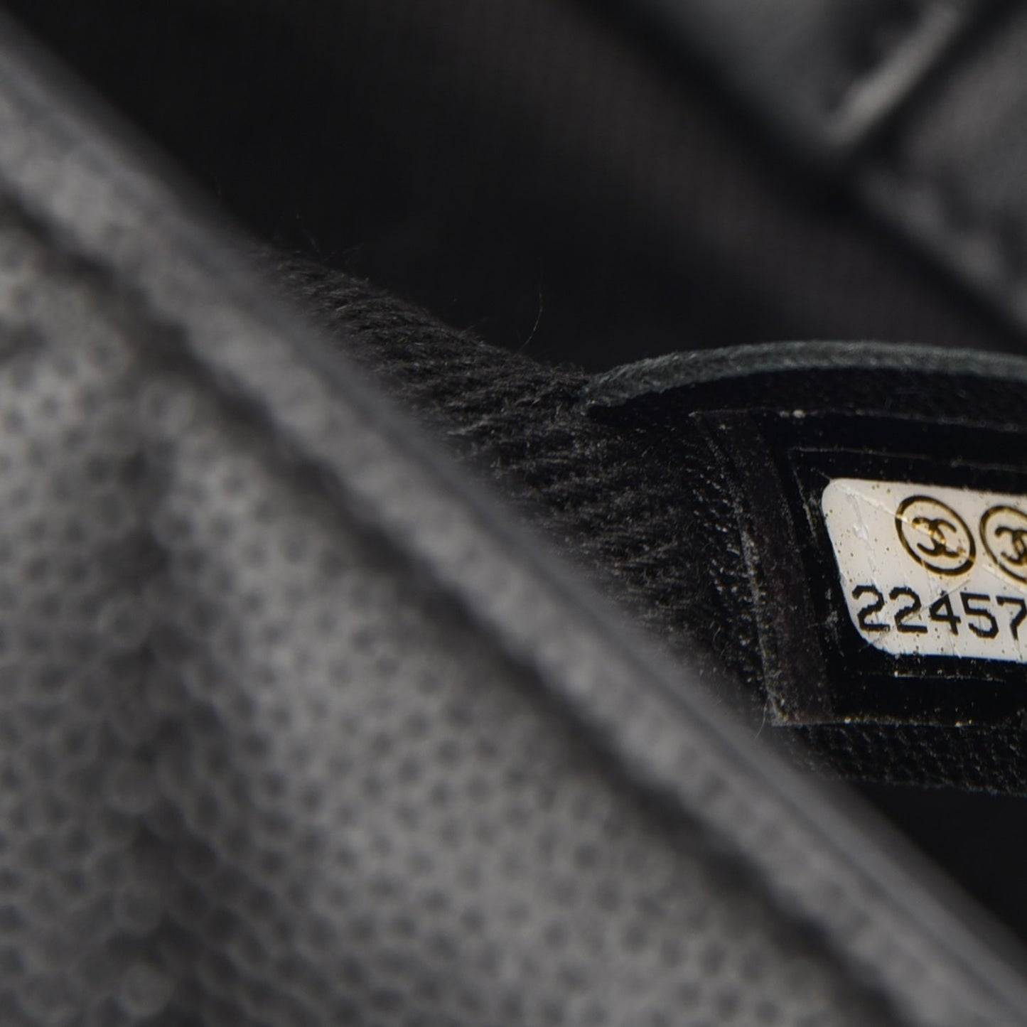 Caviar Quilted Medium CC Bucket Bag Black
