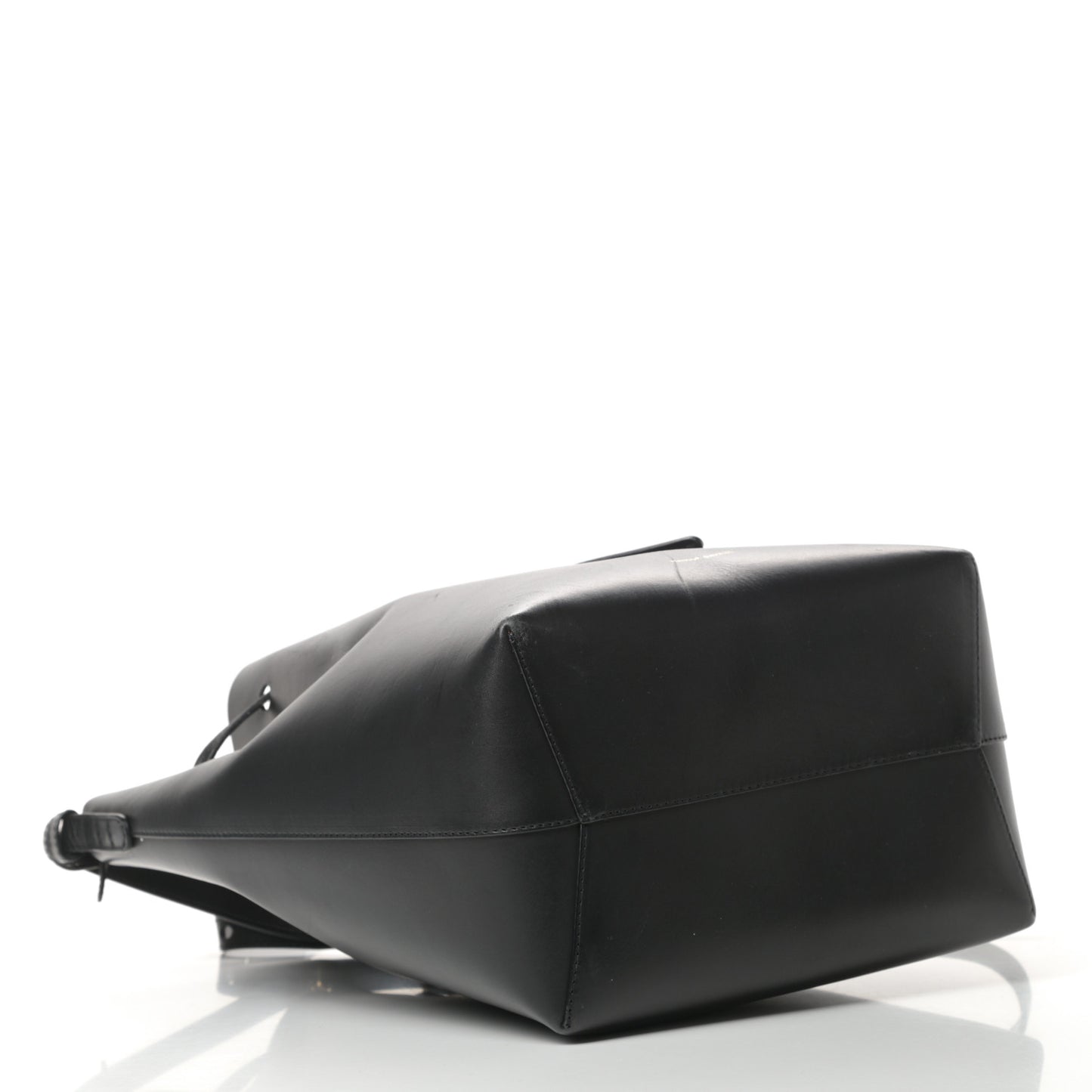 Vegetable Tanned Calfskin Bucket Bag Black Flamma