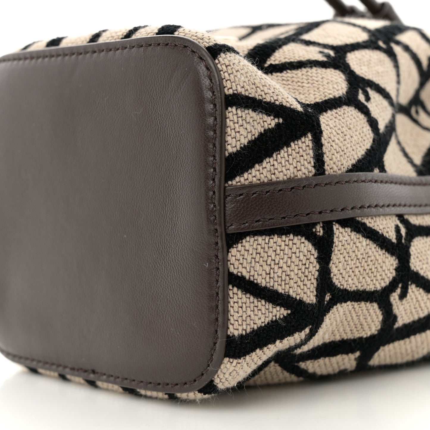 Toile Iconographe Nappa Mini Vlogo Signature Bucket Bag Naturale Black Fondant
