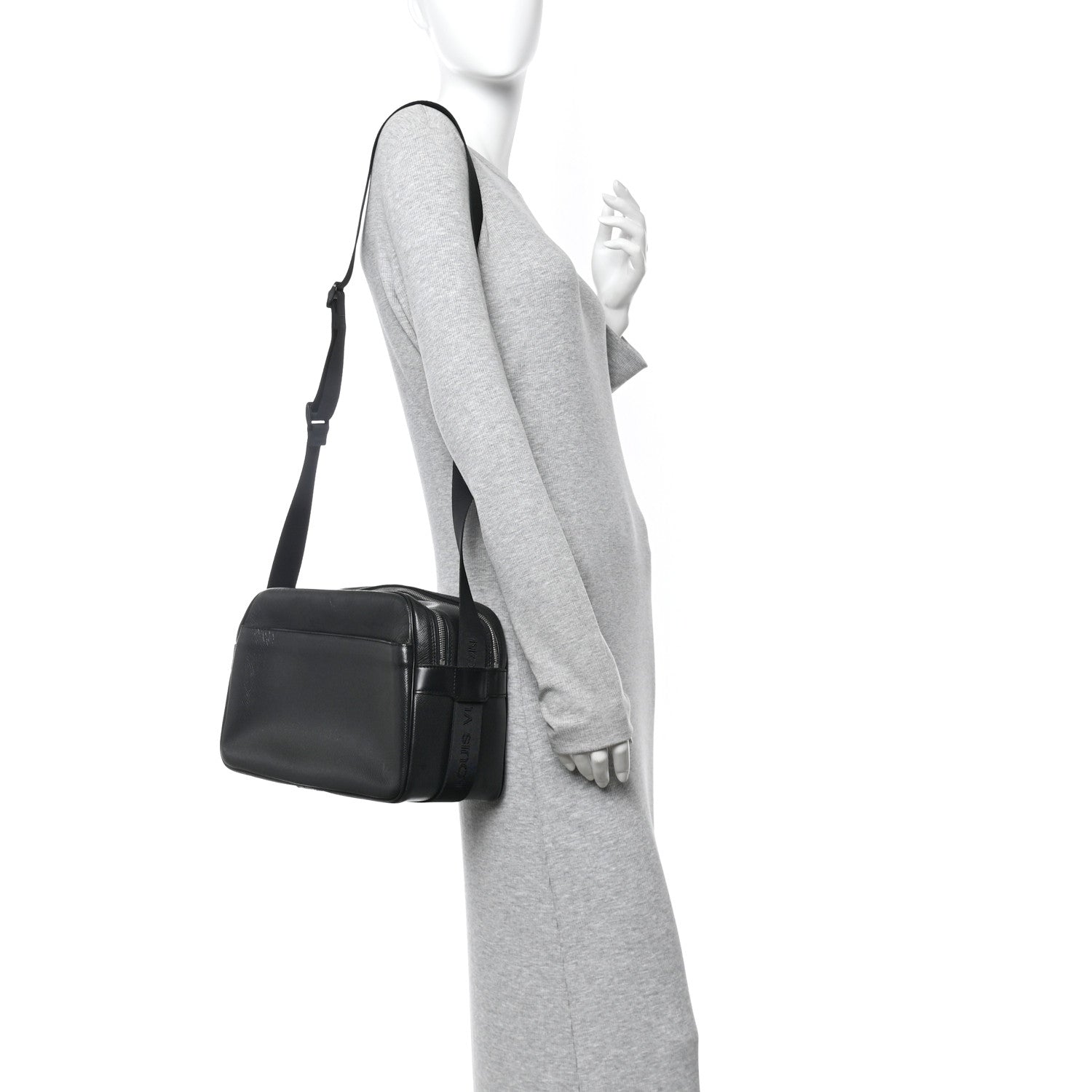 Louis Vuitton Taiga Reporter Messenger Ardoise 2 of 9