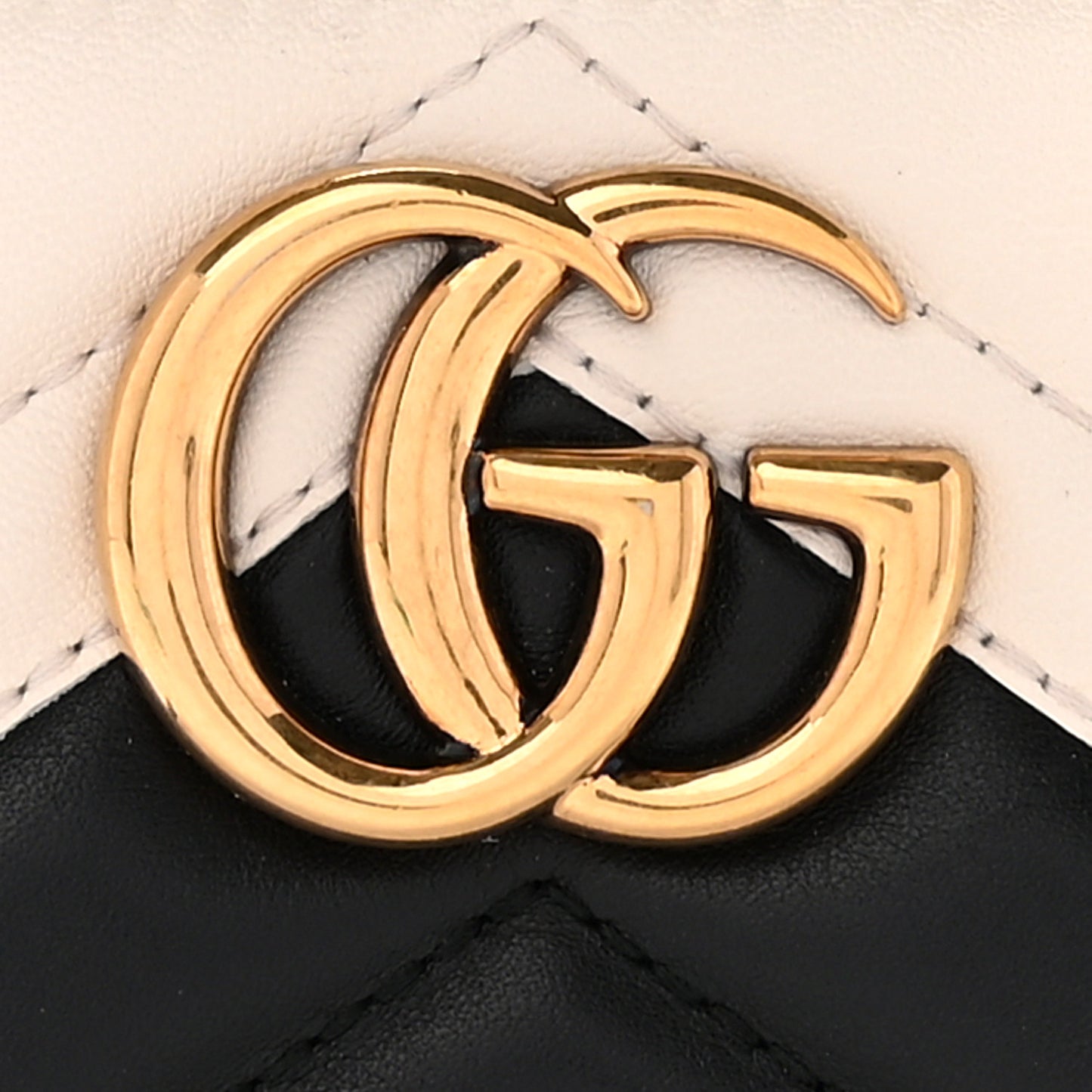 Calfskin Matelasse GG Marmont Zip Around Wallet Black White