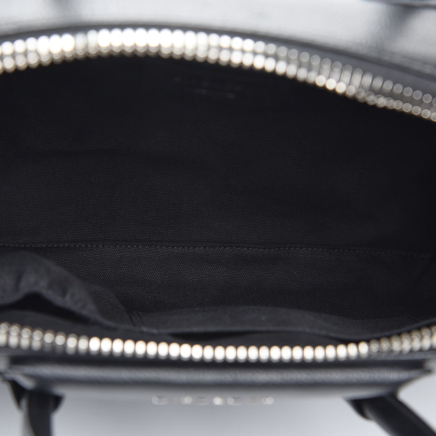 Sugar Goatskin Medium Antigona Black