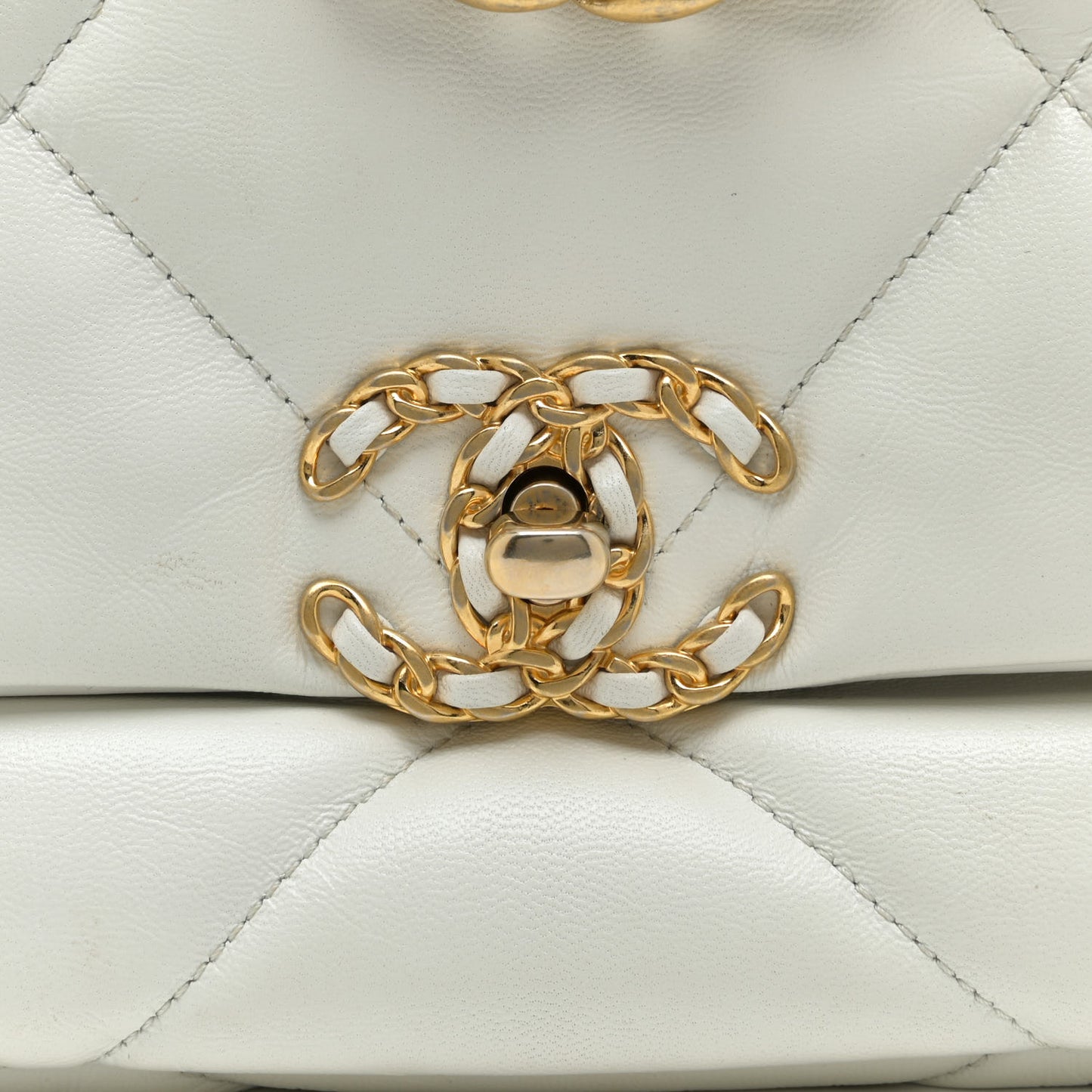 Lambskin Quilted Medium Chanel 19 Flap White