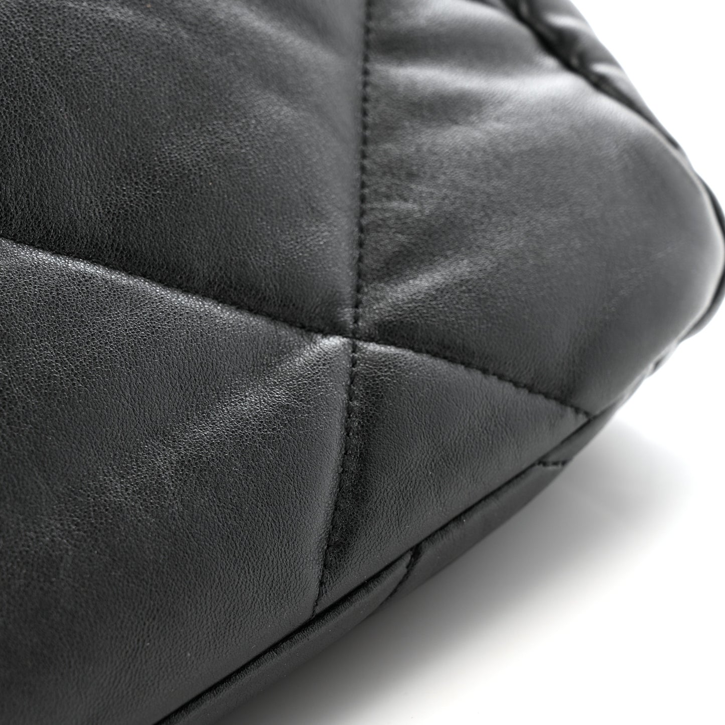 Lambskin Quilted Medium Chanel 19 Flap Black